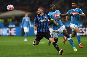 MILAN, ITALY - APRIL 16:  Mauro Icardi (L) of FC Internazionale Milano in action against Kalidou Koulibaly of SSC Napoli during the Serie A match between FC Internazionale Milano and SSC Napoli at Stadio Giuseppe Meazza on April 16, 2016 in Milan, Italy. 