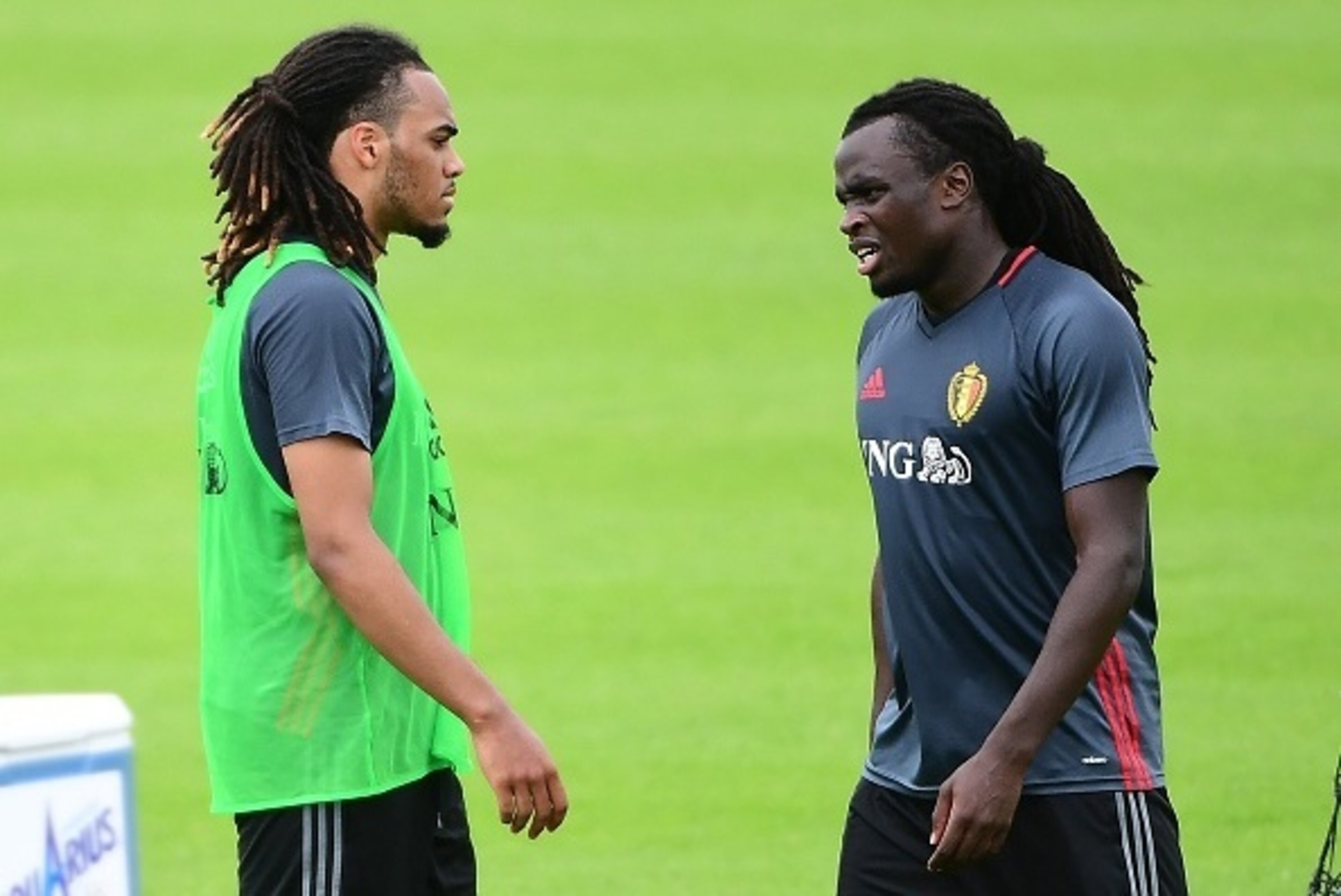 Belgium's defender Jason Denayer (L) and Belgium's defender Jordan Lukaku take part in a training session in Le Haillan, southwestern France, on June 27, 2016, ahead of their Euro 2016 quarter-final football match against Wales. / AFP / EMMANUEL DUNAND Belgium's defender Jason Denayer (L) and Belgium's defender Jordan Lukaku take part in a training session in Le Haillan, southwestern France, on June 27, 2016, ahead of their Euro 2016 quarter-final football match against Wales. / AFP / EMMANUEL DUNAND
