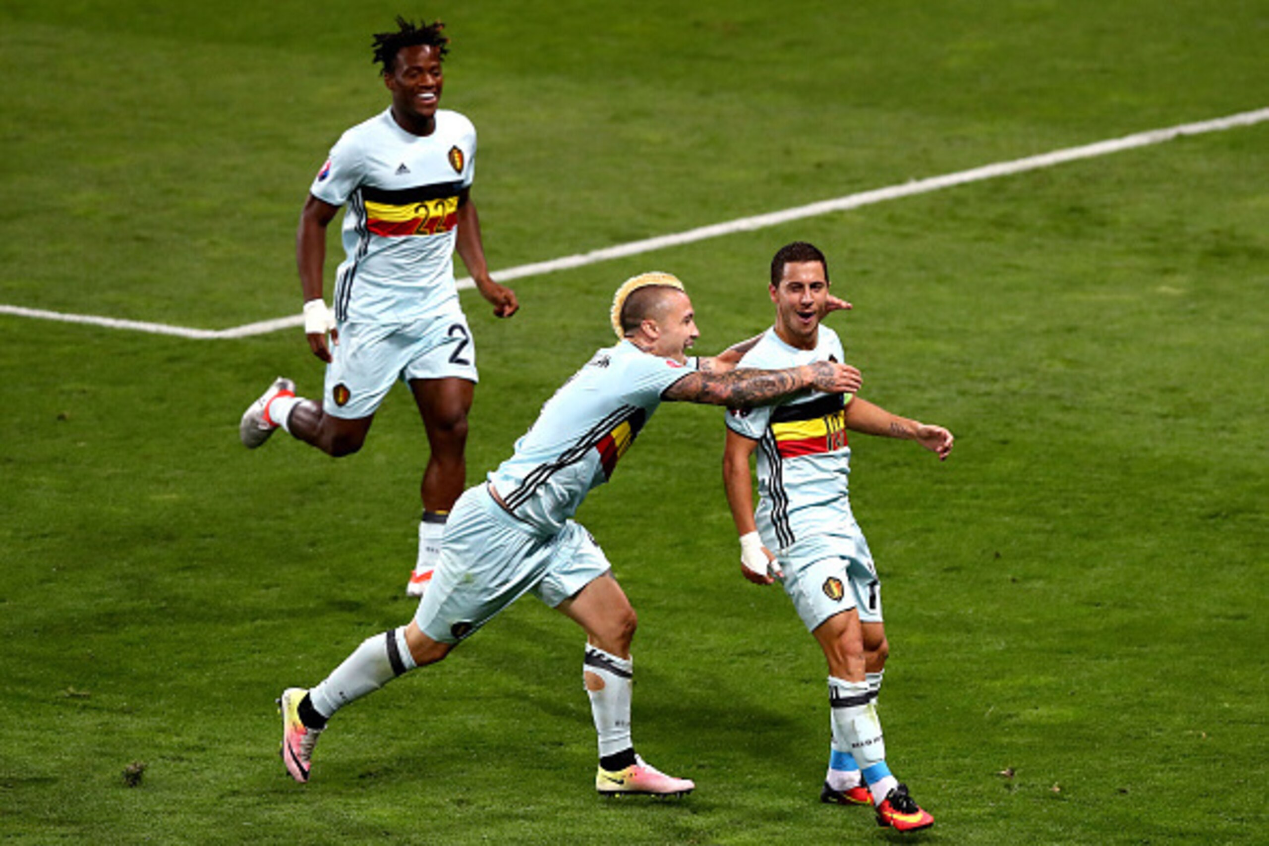 TOULOUSE, FRANCE - JUNE 26:  Eden Hazard (R) of Belgium celebrates scoring his team's third goal with his team mates Michy Batshuayi (L) and Radja Nainggolan (C) during the UEFA EURO 2016 round of 16 match between Hungary and Belgium at Stadium Municipal 