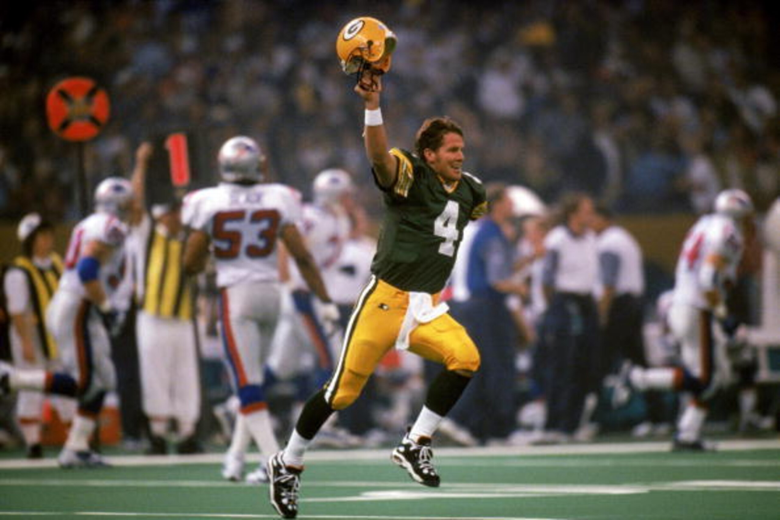 NEW ORLEANS - JANUARY 26:  Quarterback Brett Favre #4 of the Green Bay Packers celebrates his first quarter touchdown pass to wide receiver Andre Rison #26 in Super Bowl XXXI against the New England Patriots at the Louisiana Superdome on January 26, 1997 