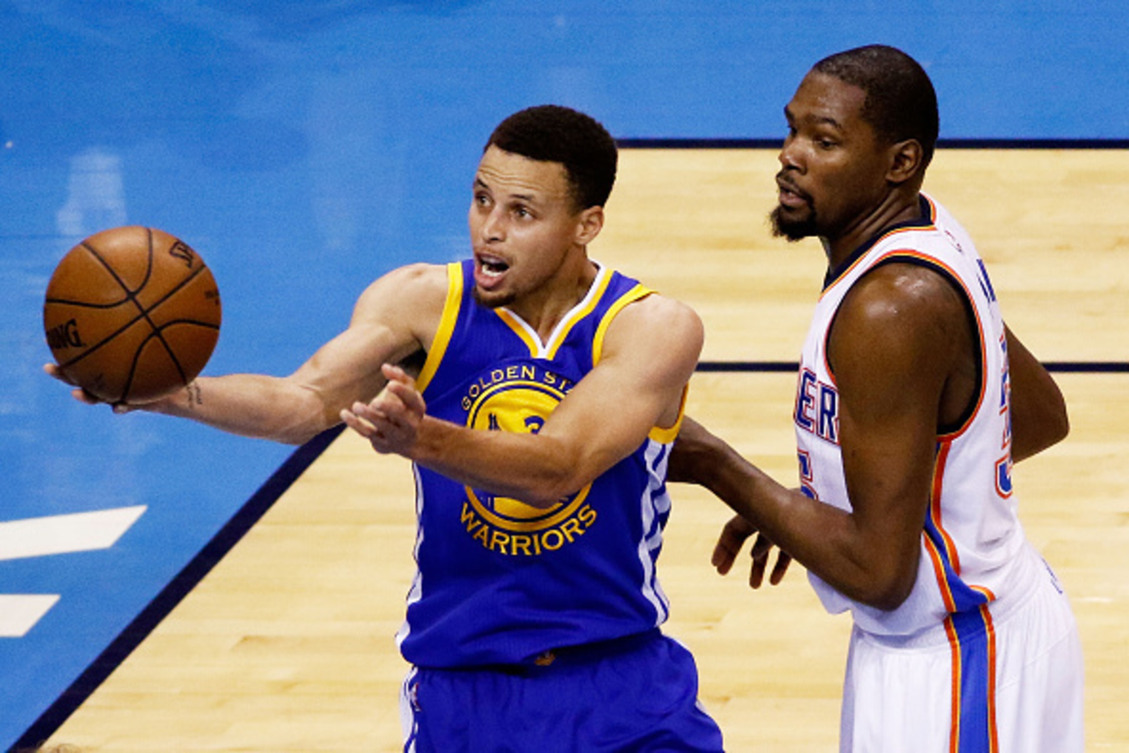 OKLAHOMA CITY, OK - MAY 24:  Stephen Curry #30 of the Golden State Warriors shoots against Kevin Durant #35 of the Oklahoma City Thunder in the first half in game four of the Western Conference Finals during the 2016 NBA Playoffs at Chesapeake Energy Aren