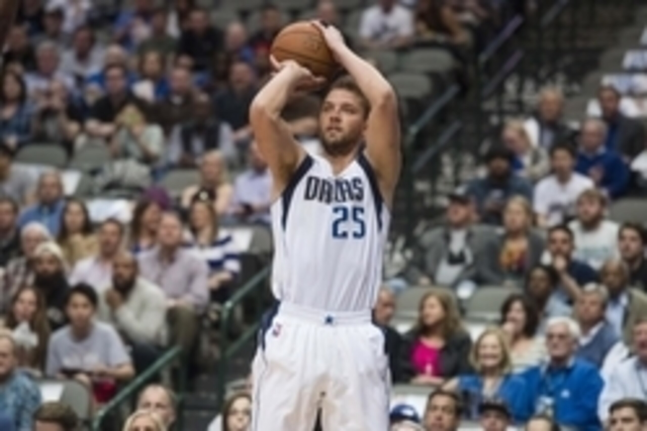 Mar 7, 2016; Dallas, TX, USA; Dallas Mavericks forward Chandler Parsons (25) makes a three point shot against the Los Angeles Clippers during the first quarter at the American Airlines Center. Mandatory Credit: Jerome Miron-USA TODAY Sports