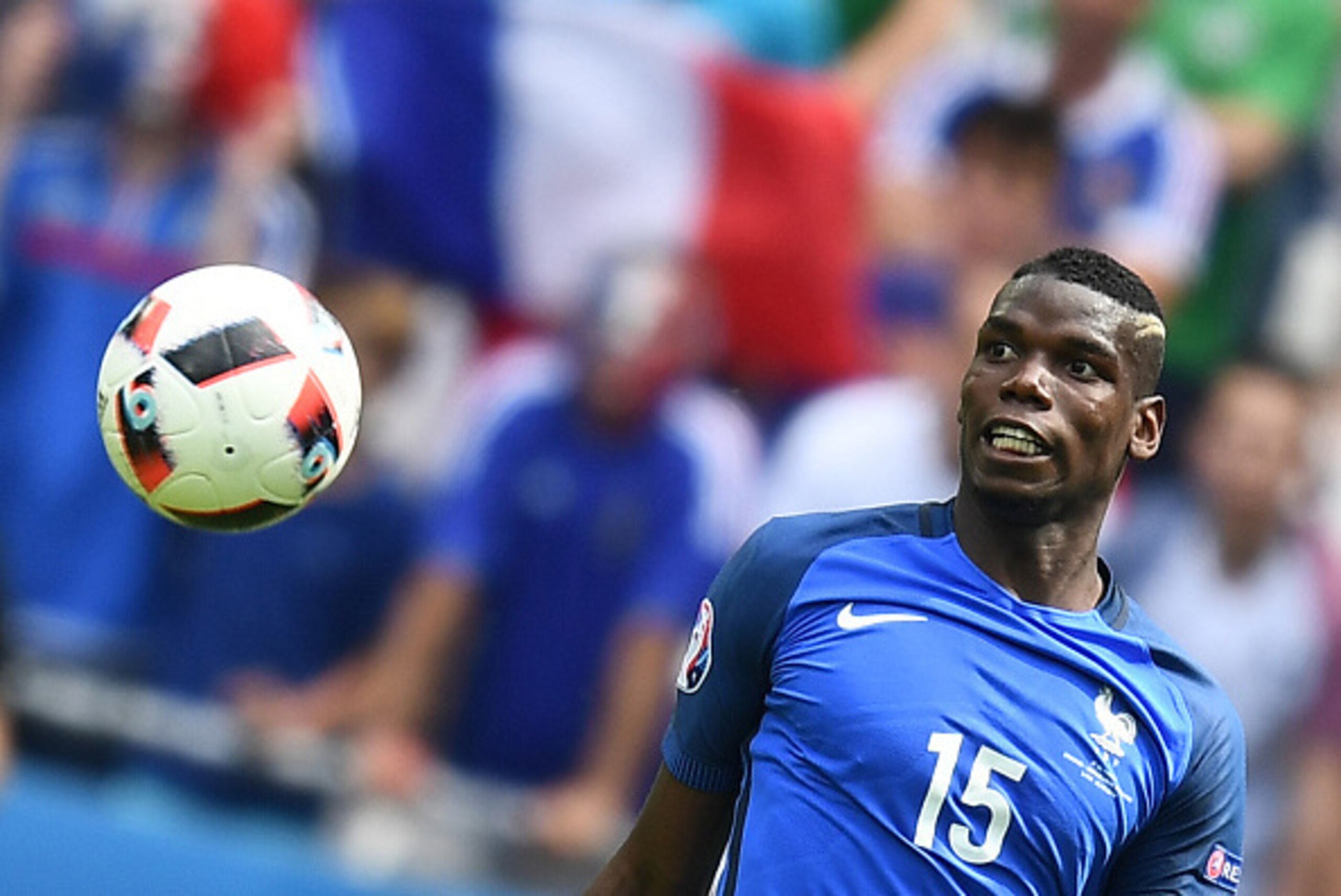 France's midfielder Paul Pogba plays the ball during the Euro 2016 round of 16 football match between France and Republic of Ireland at the Parc Olympique Lyonnais stadium in Décines-Charpieu, near Lyon, on June 26, 2016. / AFP / FRANCK FIFE        (Photo