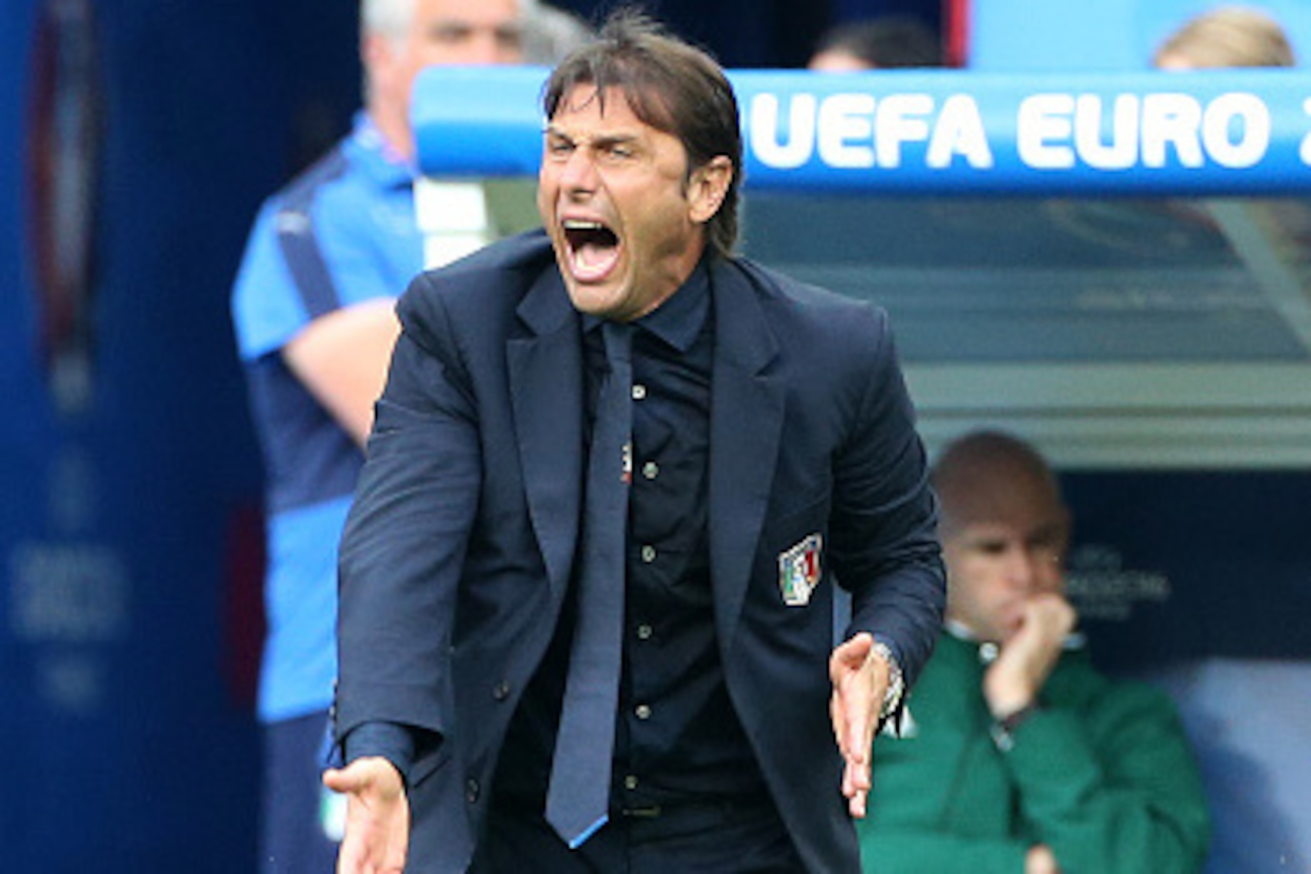 PARIS, FRANCE - JUNE 27: Coach of Italy Antonio Conte gestures during the UEFA Euro 2016 round of 16 match between Italy and Spain at Stade de France on June 27, 2016 in Paris, France. (Photo by Jean Catuffe/Getty Images)