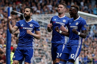 Chelsea's Spanish midfielder Cesc Fabregas (L) celebrates after scoring a penalty during the English Premier League football match between Chelsea and Leicester City at Stamford Bridge in London on May 15, 2016. / AFP / ADRIAN DENNIS / RESTRICTED TO EDITO Chelsea's Spanish midfielder Cesc Fabregas (L) celebrates after scoring a penalty during the English Premier League football match between Chelsea and Leicester City at Stamford Bridge in London on May 15, 2016. / AFP / ADRIAN DENNIS / RESTRICTED TO EDITO