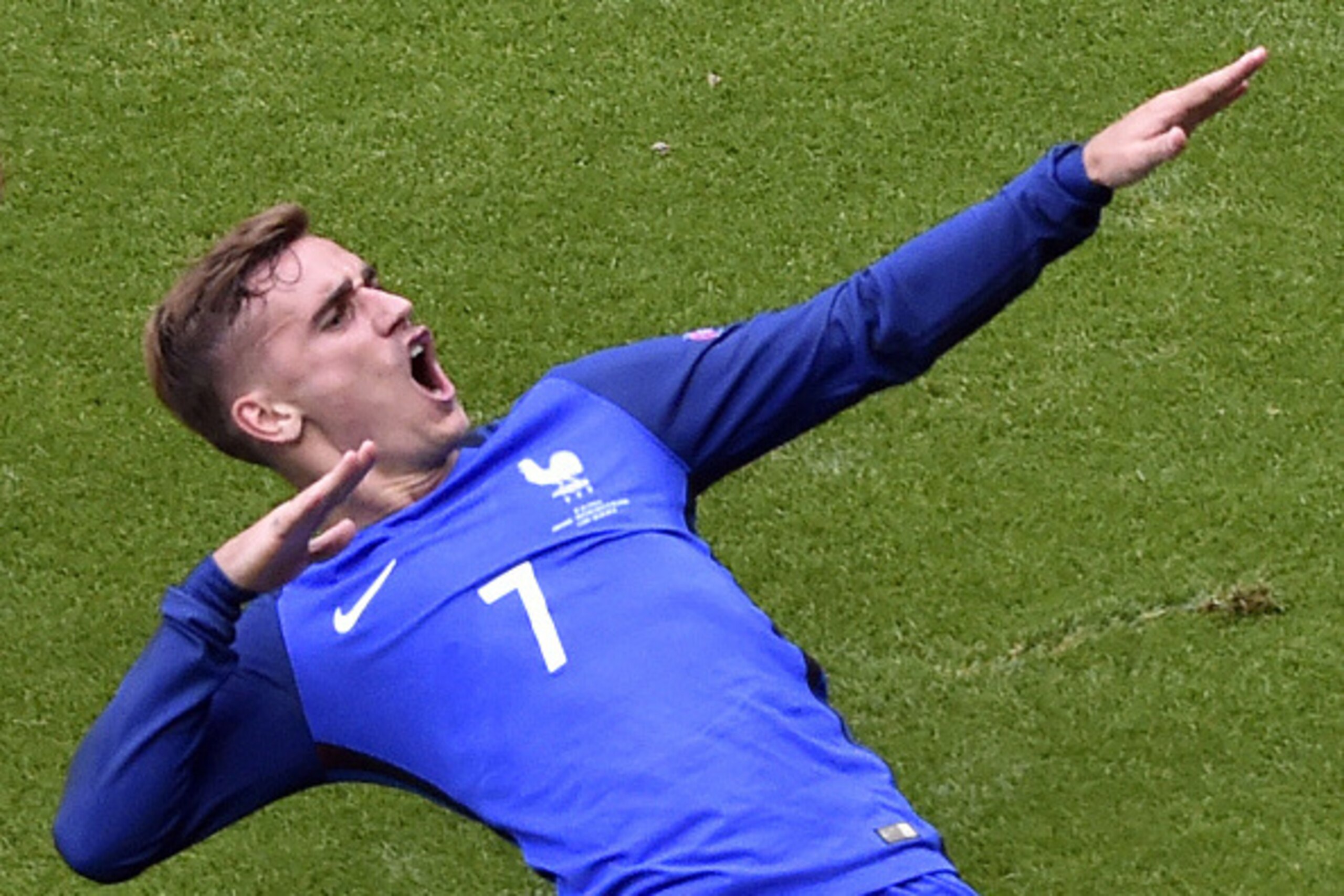 France's forward Antoine Griezmann celebrates after scoring a goal during the Euro 2016 round of 16 football match between France and Republic of Ireland at the Parc Olympique Lyonnais stadium in Décines-Charpieu, near Lyon, on June 26, 2016.
France won t