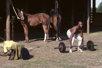 GEORGIA - APRIL 1983:  Mel Blount of the Pittsburgh Steelers lifting weights on a farm in April 1983 in Georgia.  (Photo by Ronald C. Modra/Sports Imagery/Getty Images)