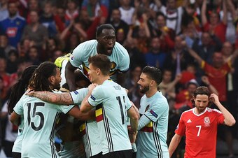 Belgium's players celebrate after scoring a goal during the Euro 2016 quarter-final football match between Wales and Belgium at the Pierre-Mauroy stadium in Villeneuve-d'Ascq near Lille, on July 1, 2016. / AFP / PHILIPPE HUGUEN        (Photo credit should
