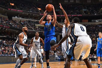 MEMPHIS, TN - NOVEMBER 24: Chandler Parsons #25 of the Dallas Mavericks puts up the shot during the game against the Memphis Grizzlies on November 24, 2015 at FedEx Forum in Memphis, Tennessee. NOTE TO USER: User expressly acknowledges and agrees that, by