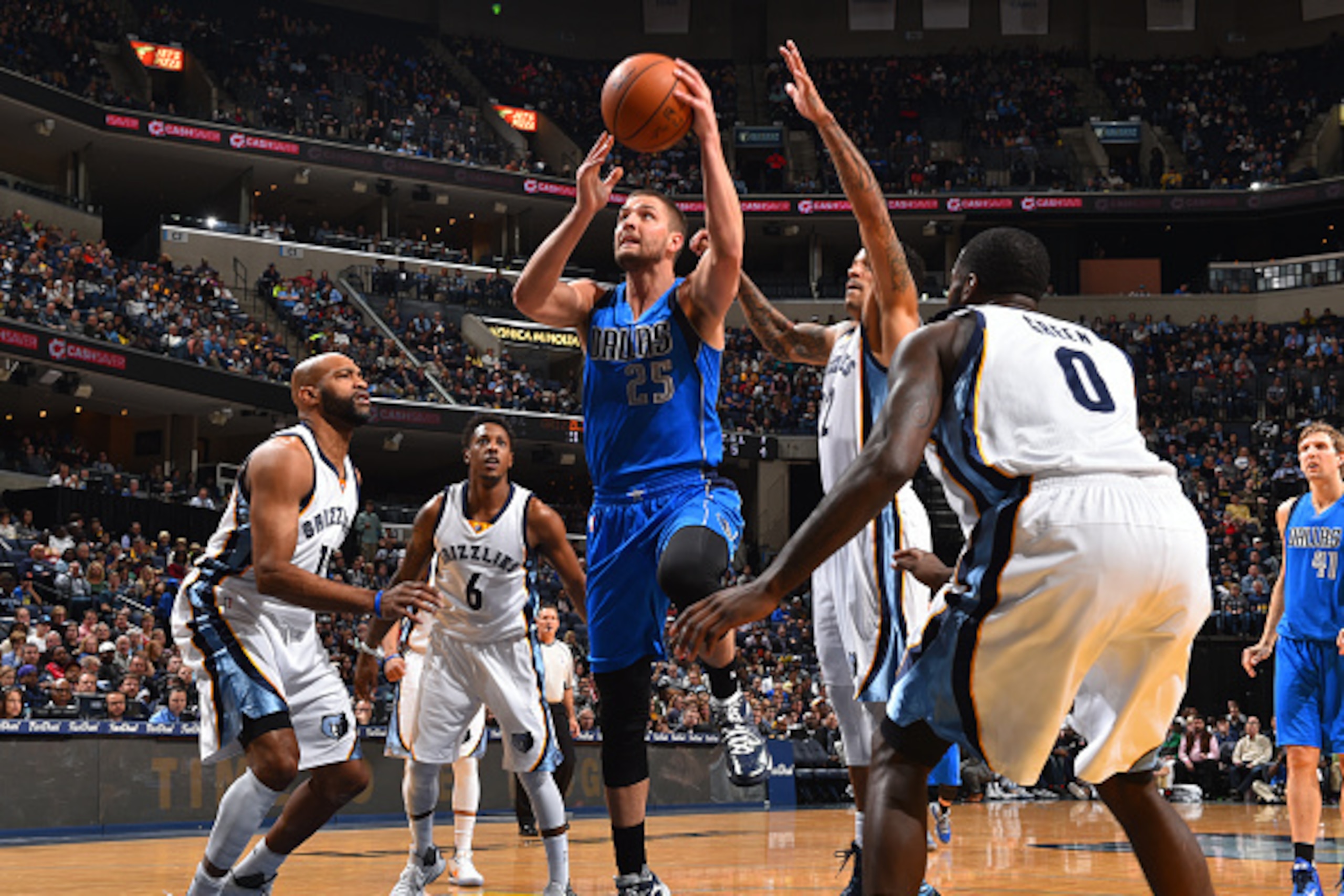 MEMPHIS, TN - NOVEMBER 24: Chandler Parsons #25 of the Dallas Mavericks puts up the shot during the game against the Memphis Grizzlies on November 24, 2015 at FedEx Forum in Memphis, Tennessee. NOTE TO USER: User expressly acknowledges and agrees that, by