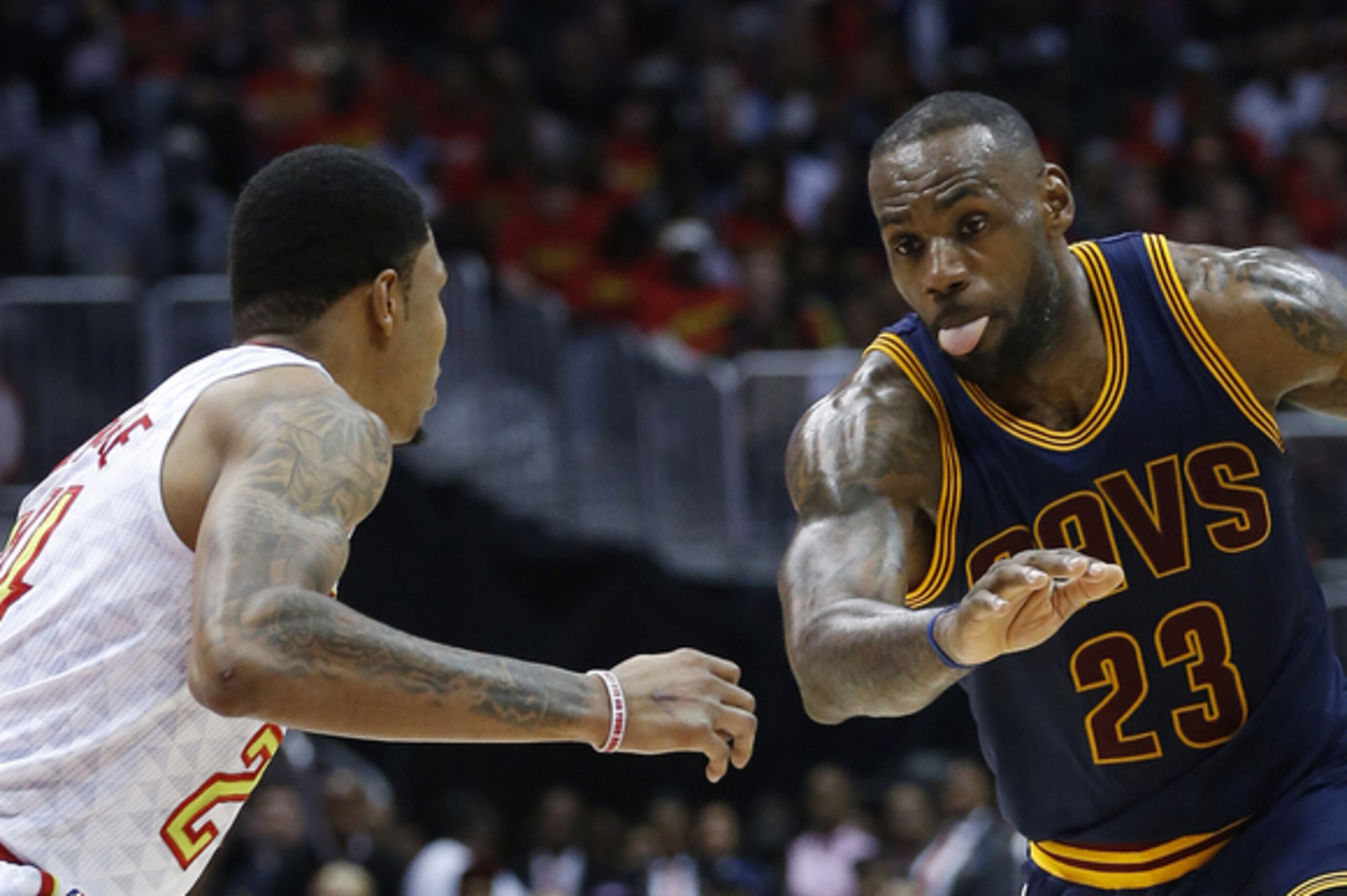 Kent Bazemore defends LeBron James.