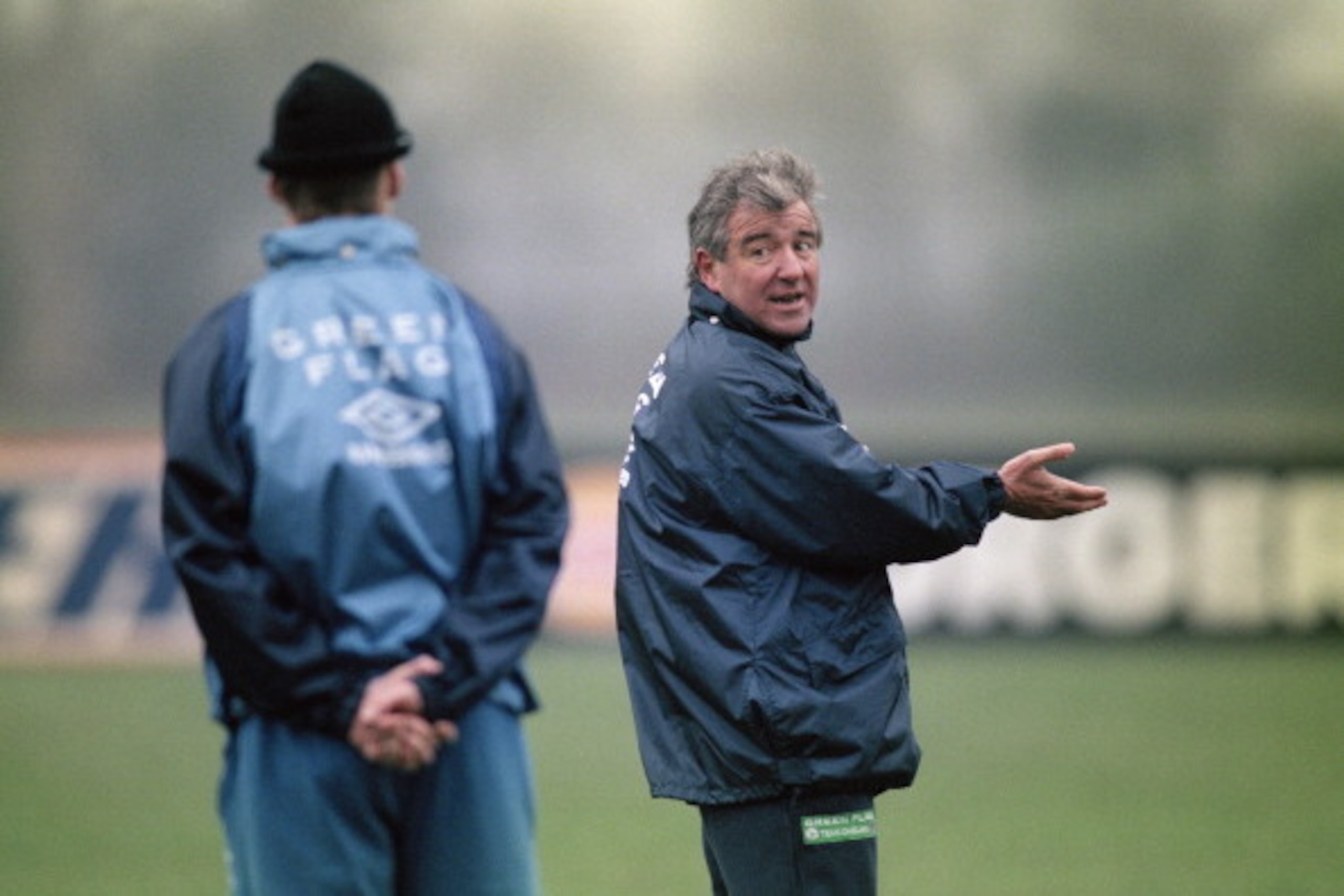 Manager Terry Venables (right) at a training session of the England national football team at the Bisham Abbey sports centre in Berkshire, 24th January 1996.  (Photo by Ross Kinnaird/Getty Images)