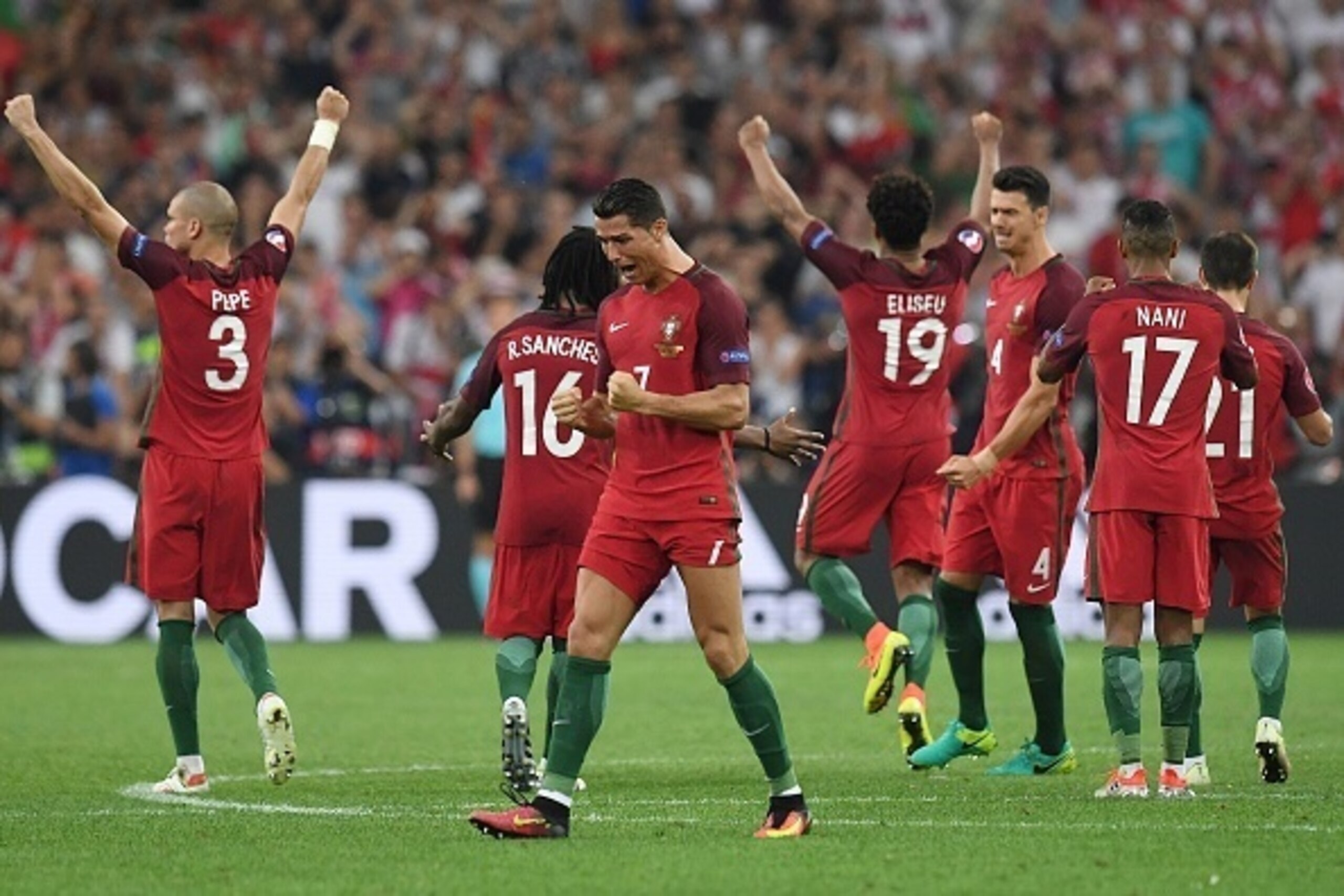 Portugal's forward Cristiano Ronaldo (C) celebrates after Portugal's forward Ricardo Quaresma scored the winning goal in a penalty shoot-ou during the Euro 2016 quarter-final football match between Poland and Portugal at the Stade Velodrome in Marseille o
