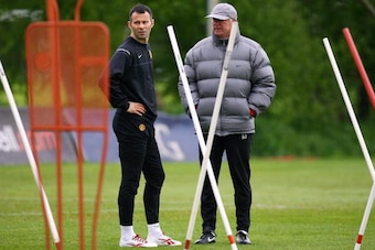 MANCHESTER, UNITED KINGDOM - MAY 04:  Ryan Giggs of Manchester United talks with Sir Alex Ferguson the manager of Manchester United during a training session at the Carrington Training Complex on May 4, 2009 in Manchester, England.  (Photo by Alex Livesey