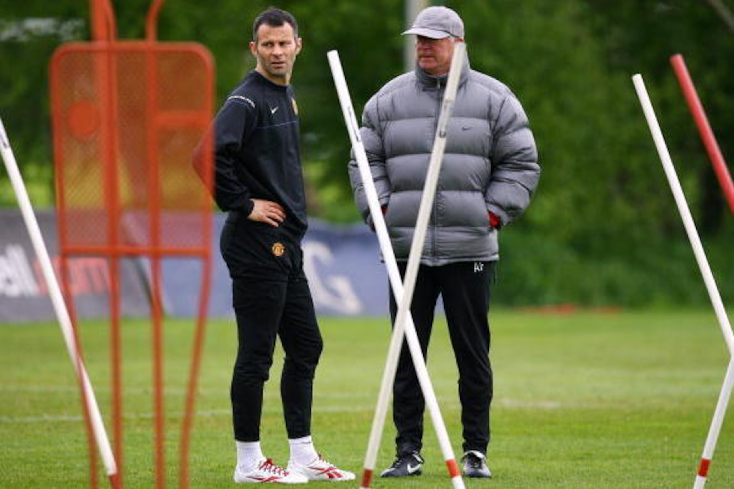 MANCHESTER, UNITED KINGDOM - MAY 04:  Ryan Giggs of Manchester United talks with Sir Alex Ferguson the manager of Manchester United during a training session at the Carrington Training Complex on May 4, 2009 in Manchester, England.  (Photo by Alex Livesey