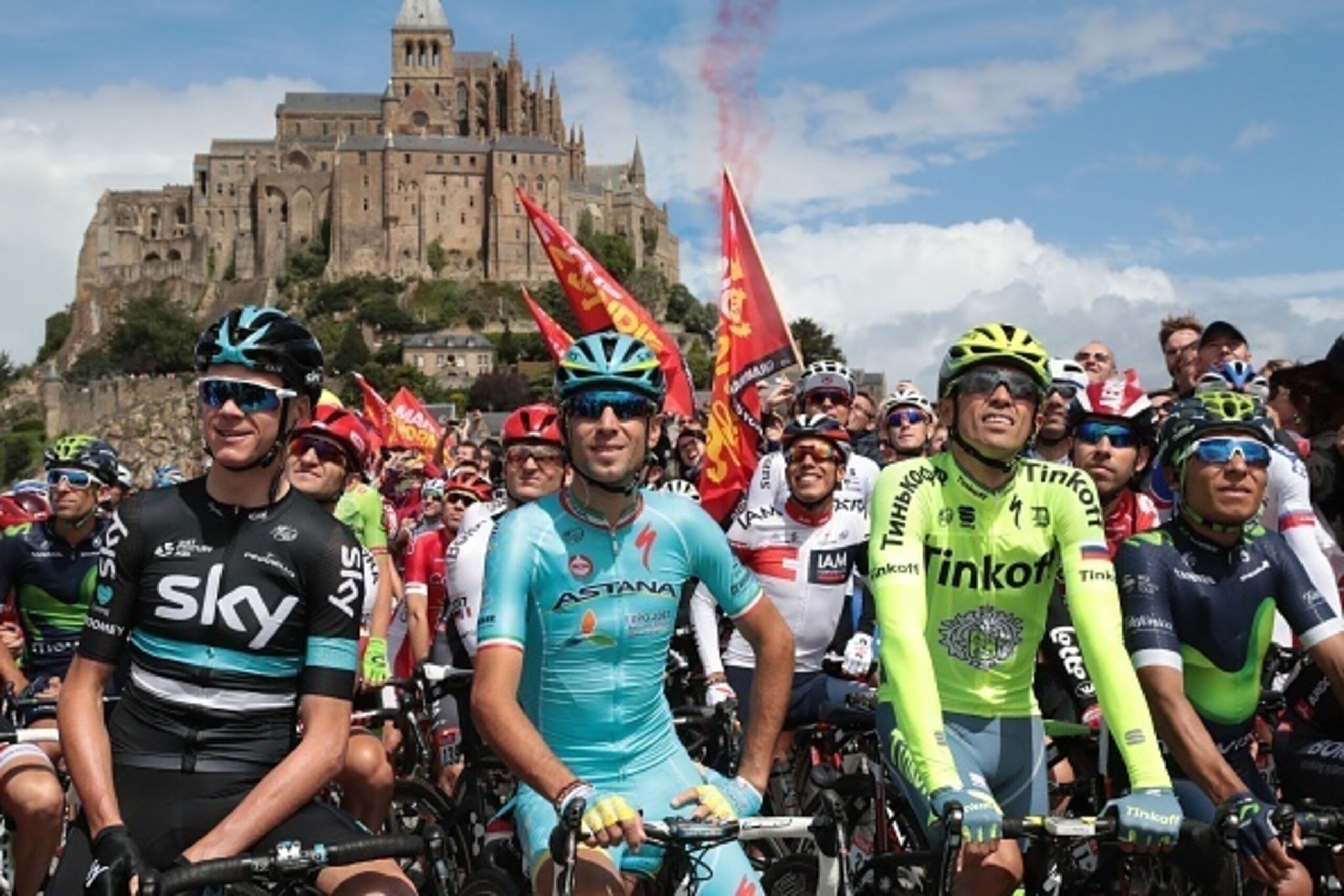 (From L) Great Britain's Christopher Froome, Italy's Vincenzo Nibali, Spain's Alberto Contador and Colombia's Nairo Quintana look at alphajets of the French Air Force Acrobatic Patrol, the Patrouille de France, performing prior to the start of the 188 km 