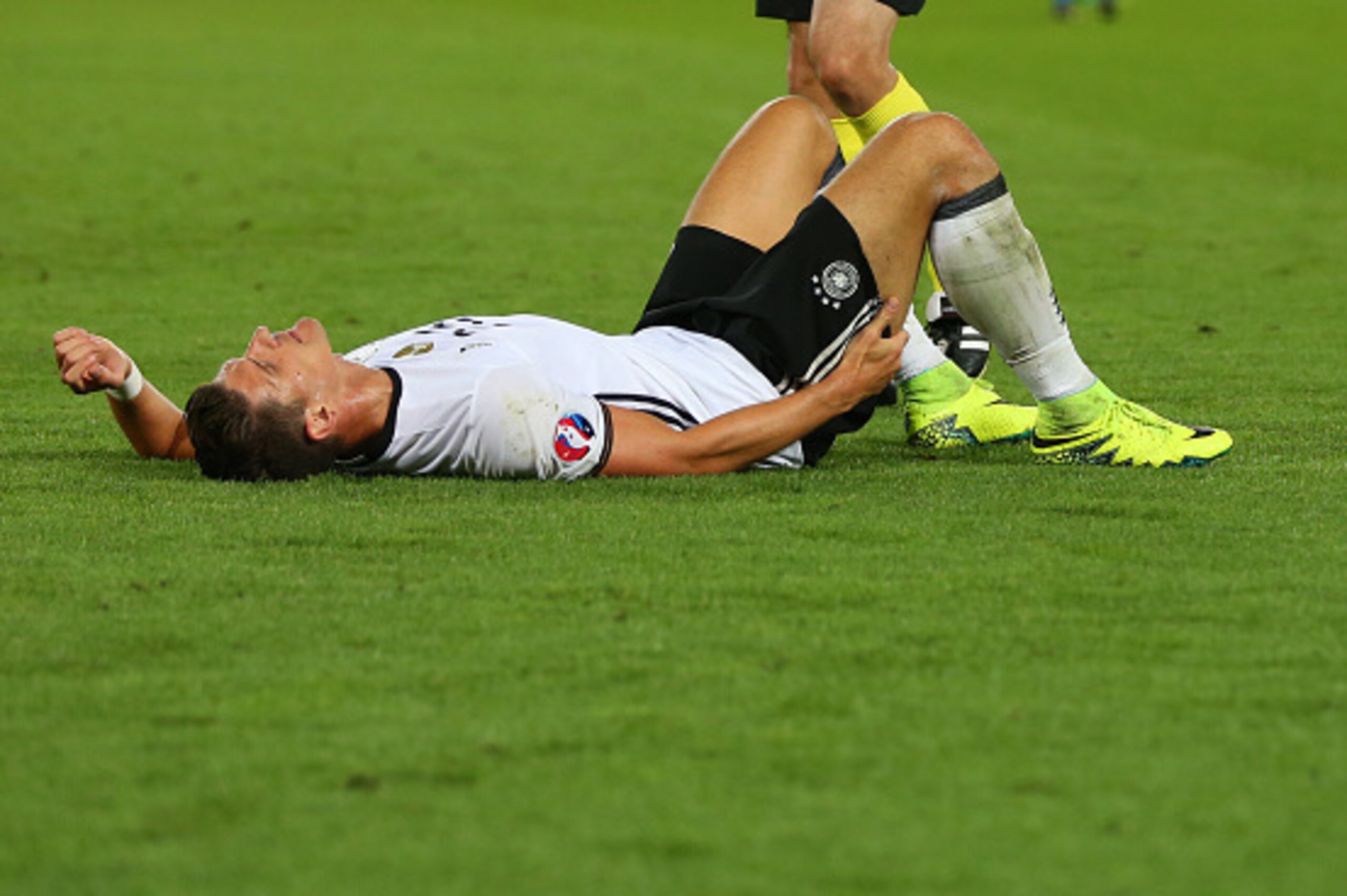 BORDEAUX, FRANCE - JULY 02:  An injured Mario Gomez of Germany during the UEFA Euro 2016 quarter final match between Germany and Italy at Stade Matmut Atlantique on July 2, 2016 in Bordeaux, France. (Photo by Catherine Ivill - AMA/Getty Images)