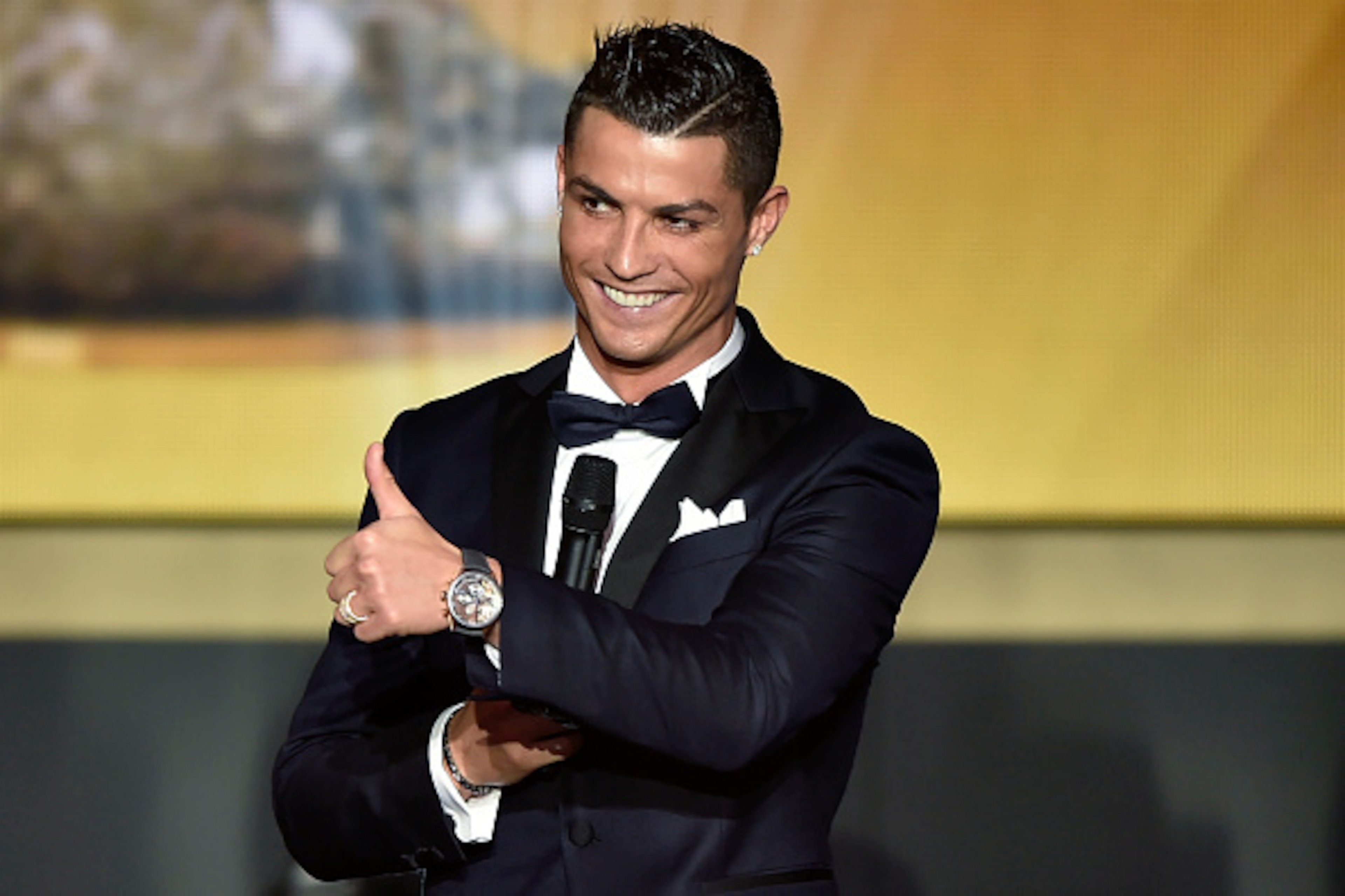 Real Madrid and Portugal's forward Cristiano Ronaldo gestures on stage during the 2015 FIFA Ballon d'Or award ceremony at the Kongresshaus in Zurich on January 11, 2016. AFP PHOTO / FABRICE COFFRINI / AFP / FABRICE COFFRINI        (Photo credit should rea