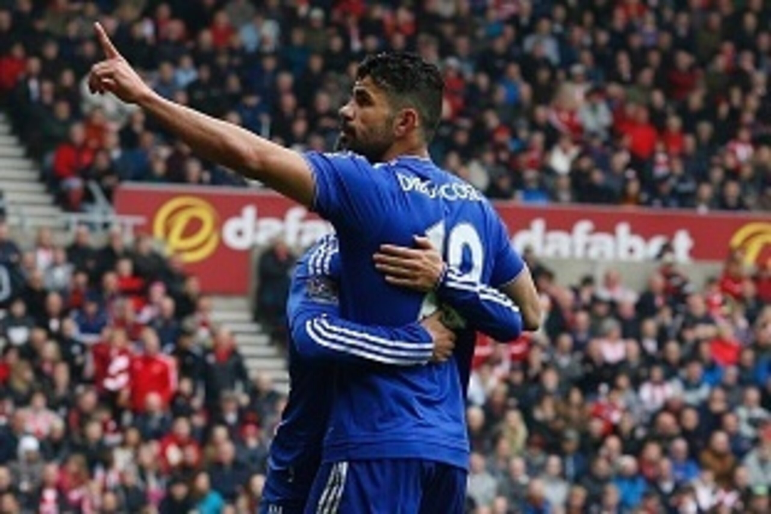 Chelsea's Brazilian-born Spanish striker Diego Costa (Centre R) celebrates scoring his team's first goal during the English Premier League football match between Sunderland and Chelsea at the Stadium of Light in Sunderland, northeast England on May 7, 201