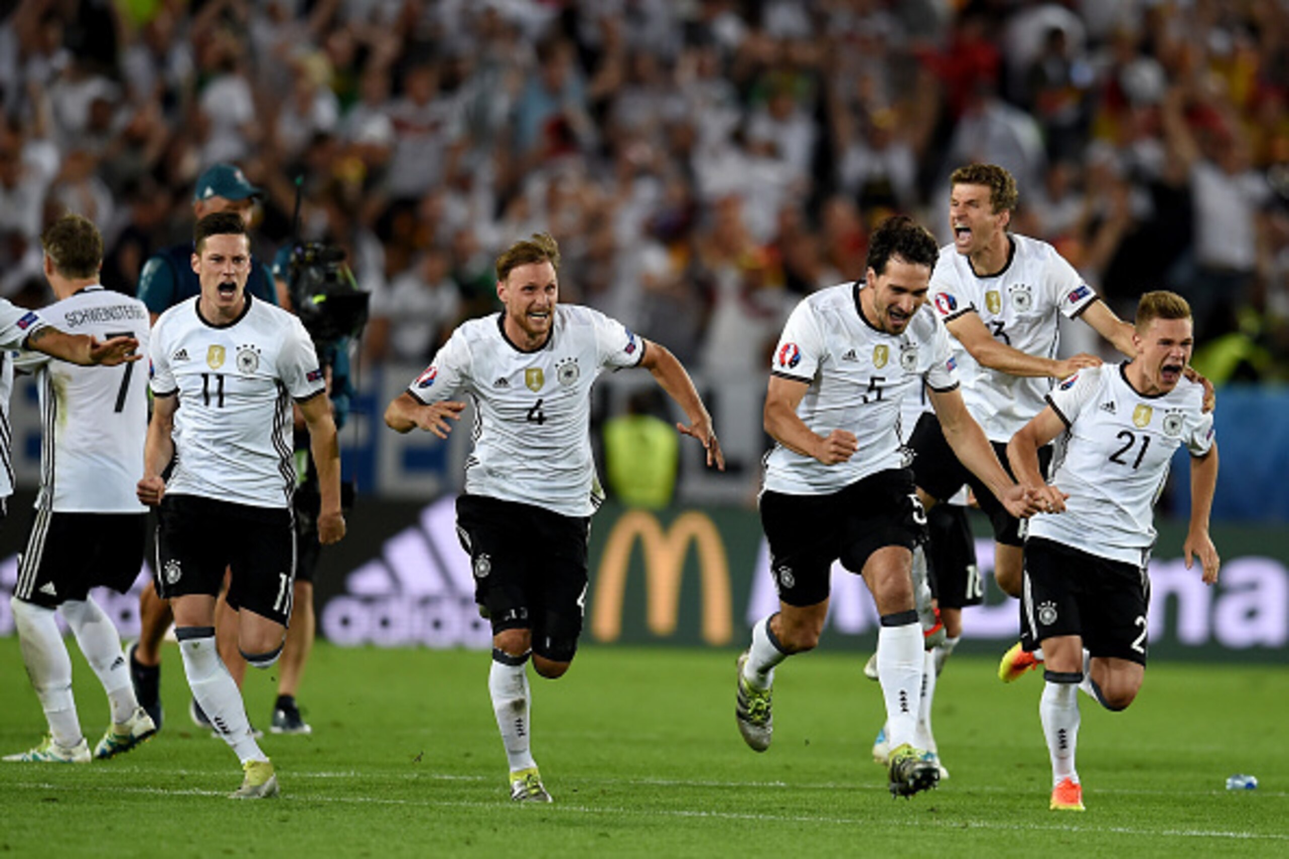 BORDEAUX, FRANCE - JULY 02: Germany players dash to celebrate their win through the penalty shootout after Jonas Hector scores to win the game after the UEFA EURO 2016 quarter final match between Germany and Italy at Stade Matmut Atlantique on July 2, 20 BORDEAUX, FRANCE - JULY 02: Germany players dash to celebrate their win through the penalty shootout after Jonas Hector scores to win the game after the UEFA EURO 2016 quarter final match between Germany and Italy at Stade Matmut Atlantique on July 2, 20