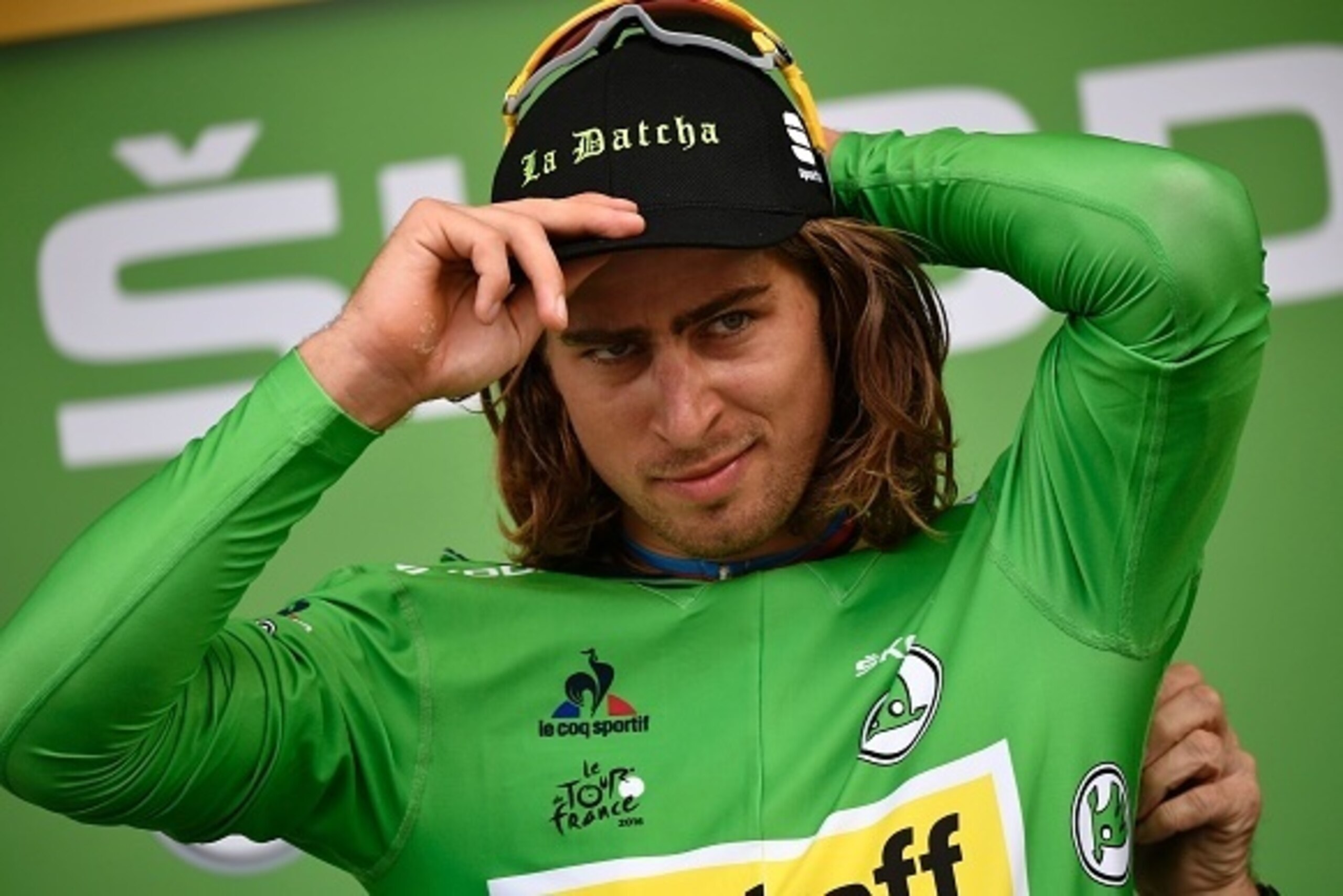Slovakia's Peter Sagan celebrates his green jersey of best sprinter on the podium at the end of the 237,5 km fourth stage of the 103rd edition of the Tour de France cycling race on July 5, 2016 between Saumur and Limoges.
/ AFP / jeff pachoud (Pho Slovakia's Peter Sagan celebrates his green jersey of best sprinter on the podium at the end of the 237,5 km fourth stage of the 103rd edition of the Tour de France cycling race on July 5, 2016 between Saumur and Limoges.
/ AFP / jeff pachoud (Pho