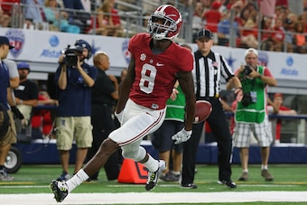 ARLINGTON, TX - SEPTEMBER 05:  Robert Foster #8 of the Alabama Crimson Tide runs for a touchdown against the Wisconsin Badgers in the second quarter during the Advocare Classic at AT&T Stadium on September 5, 2015 in Arlington, Texas.  (Photo by Ronald Ma