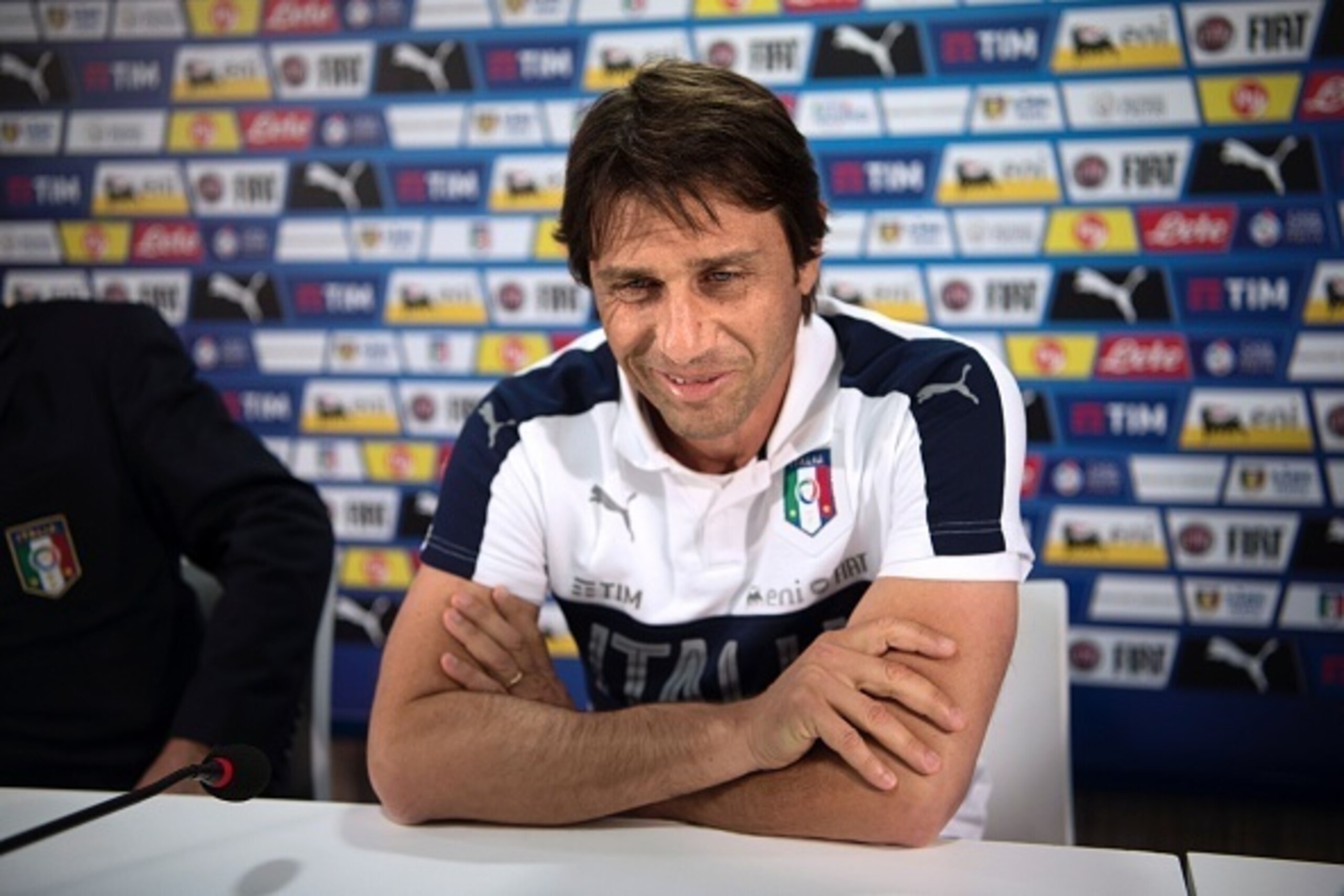 Italy's coach Antonio Conte attends a press conference following the defeat against Germany at the base camp in Perols near Montpellier on July 3, 2016 during the Euro 2016 football tournament.  / AFP / BERTRAND LANGLOIS        (Photo credit should read B