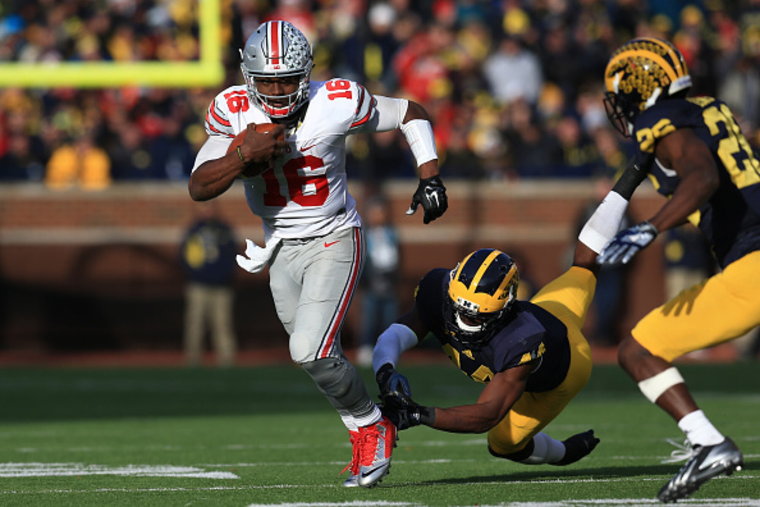 ANN ARBOR, MI - NOVEMBER 28: Quarterback J.T. Barrett #16 of the Ohio State Buckeyes runs the ball during the game against the Michigan Wolverines at Michigan Stadium on November 28, 2015 in Ann Arbor, Michigan. Ohio State defeated Michigan 42-13. (Photo ANN ARBOR, MI - NOVEMBER 28: Quarterback J.T. Barrett #16 of the Ohio State Buckeyes runs the ball during the game against the Michigan Wolverines at Michigan Stadium on November 28, 2015 in Ann Arbor, Michigan. Ohio State defeated Michigan 42-13. (Photo
