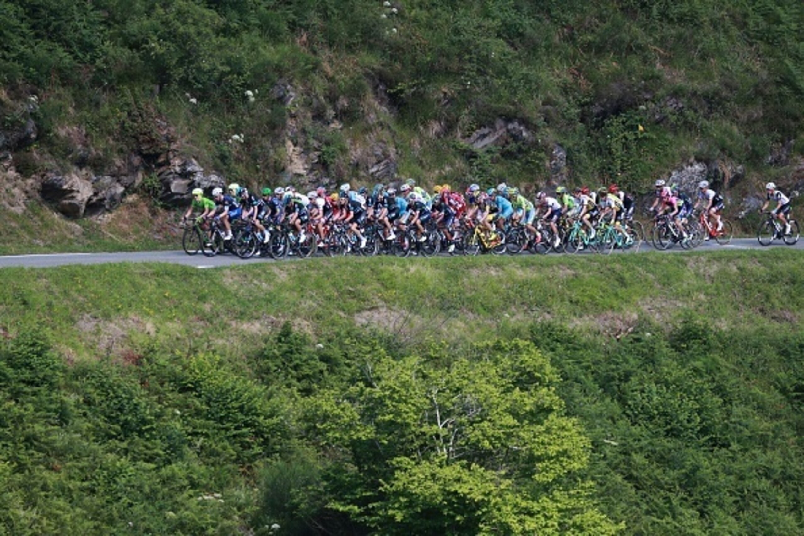 The pack rides during the 162,5 km seventh stage of the 103rd edition of the Tour de France cycling race on July 8, 2016 between L'Isle-Jourdain and Lac de Payolle.
 / AFP / KENZO TRIBOUILLARD        (Photo credit should read KENZO TRIBOUILLARD/AFP/Getty 