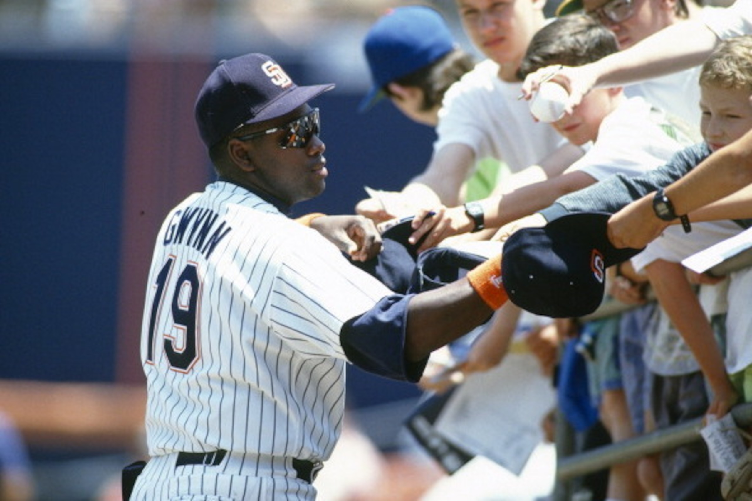 SAN DIEGO, CA - CIRCA 1992:  Tony Gwynn #19 of the San Diego Padres signs autographs for fans prior to the start of a Major League Baseball game circa 1992 at Jack Murphy Stadium in San Diego, California. Gwynn played for the Padres  from 1982-01. (Photo 