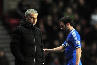 Chelsea's Portuguese manager Jose Mourinho (L) watches after Chelsea's Spanish midfielder Juan Mata (R) is substituted during the English Premier League football match between Southampton and Chelsea at St Mary's Stadium in Southampton, southern England, 