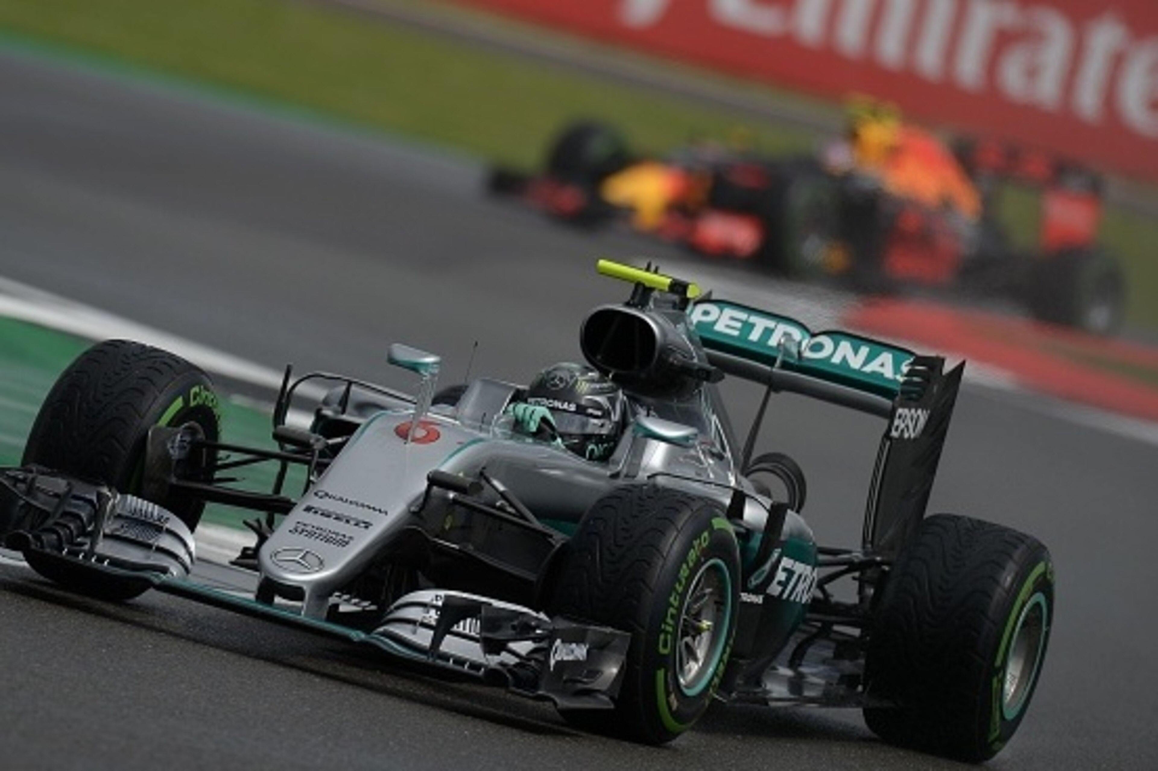 Mercedes AMG Petronas F1 Team's German driver Nico Rosberg drives during the British Formula One Grand Prix at Silverstone motor racing circuit in Silverstone, central England, on July 10, 2016. / AFP / OLI SCARFF        (Photo credit should read OLI SCAR