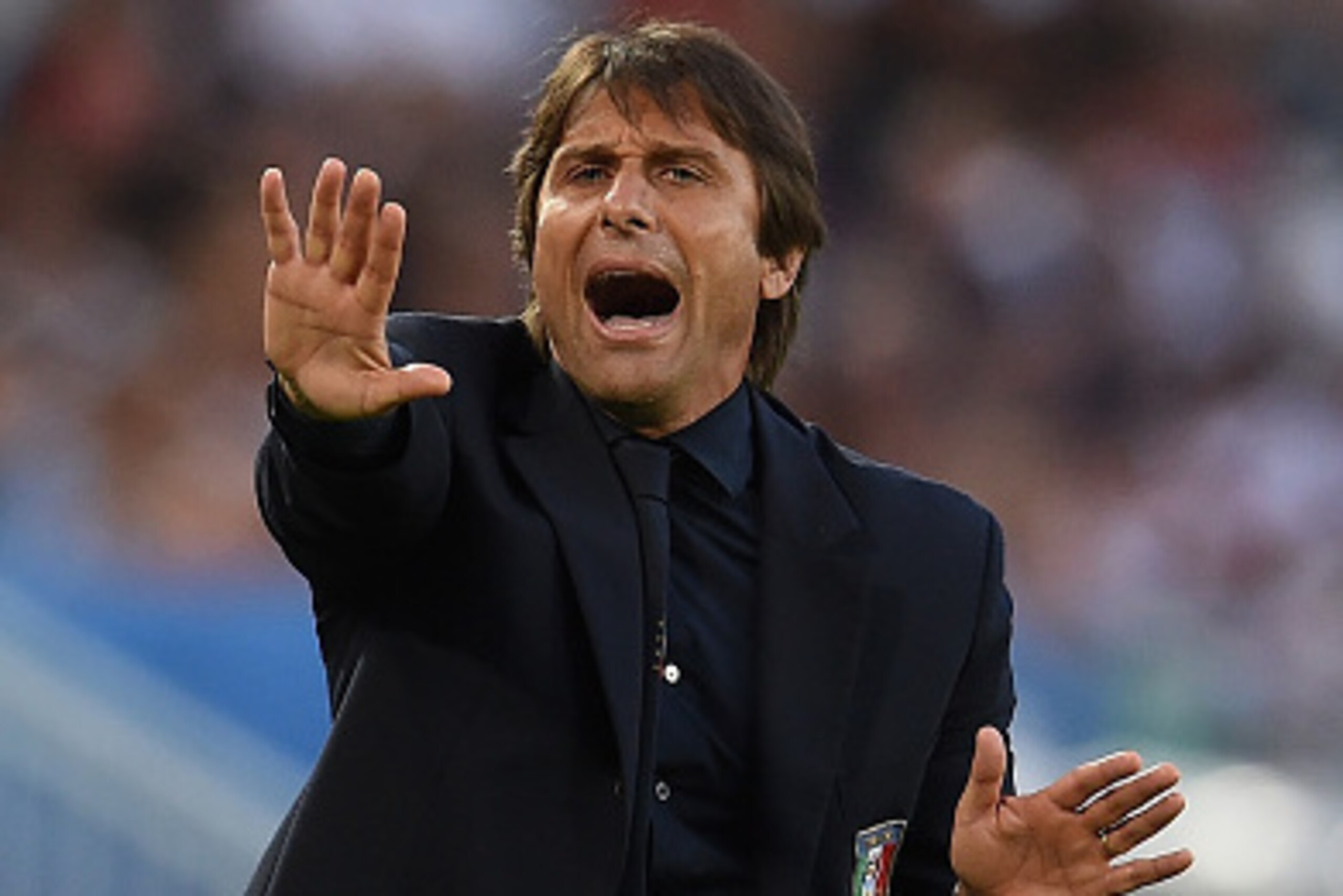 BORDEAUX, FRANCE - JULY 02:  Antonio Conte head coach of Italy gestures during the UEFA EURO 2016 quarter final match between Germany and Italy at Stade Matmut Atlantique on July 2, 2016 in Bordeaux, France.  (Photo by Claudio Villa/Getty Images)