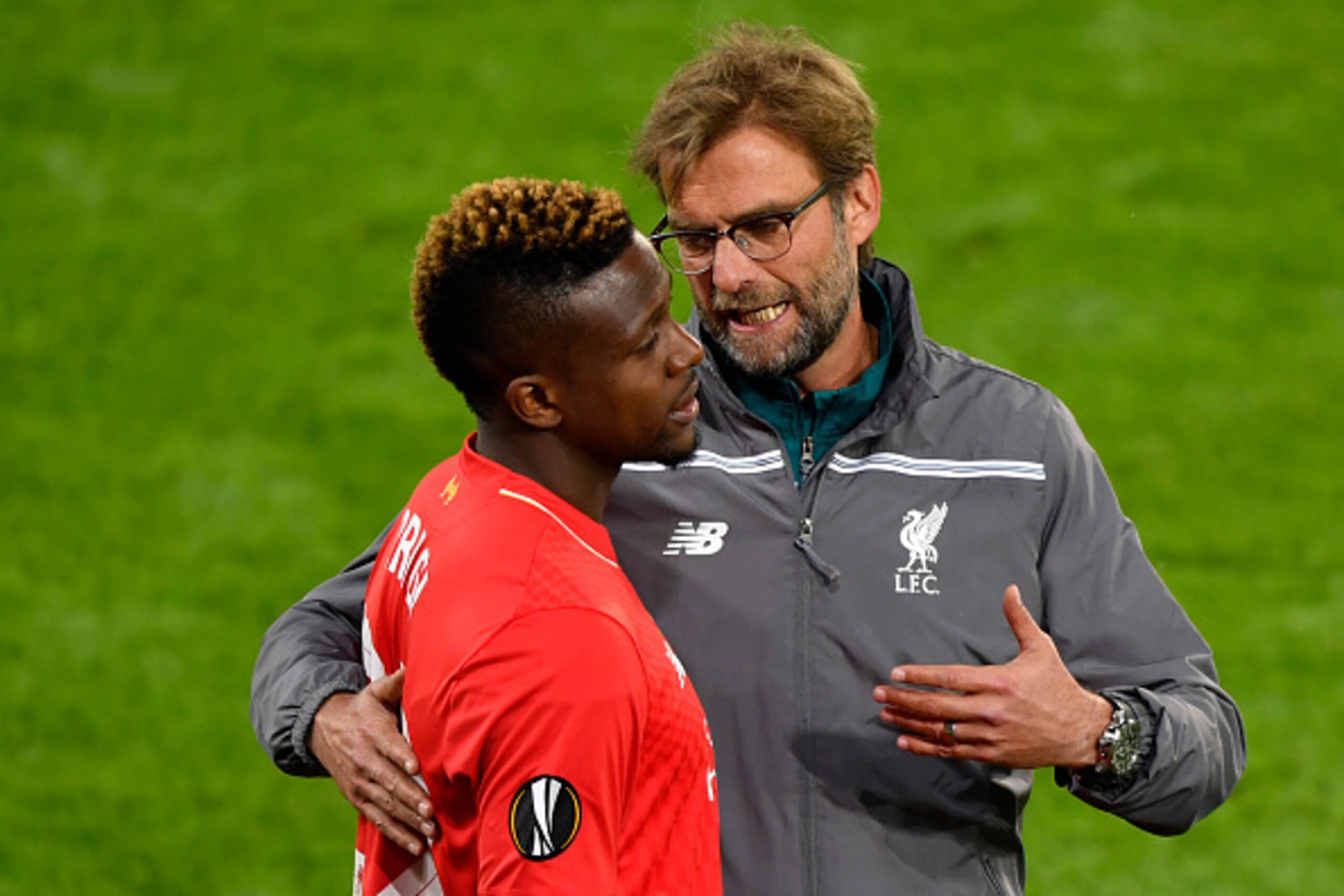 Liverpool's German coach Jurgen Klopp  (R) speaks with Liverpool's Belgian forward Divock Origi during the UEFA Europa League final football match between Liverpool FC and Sevilla FC at the St Jakob-Park stadium in Basel, on May 18, 2016.  AFP PHOTO / FAB