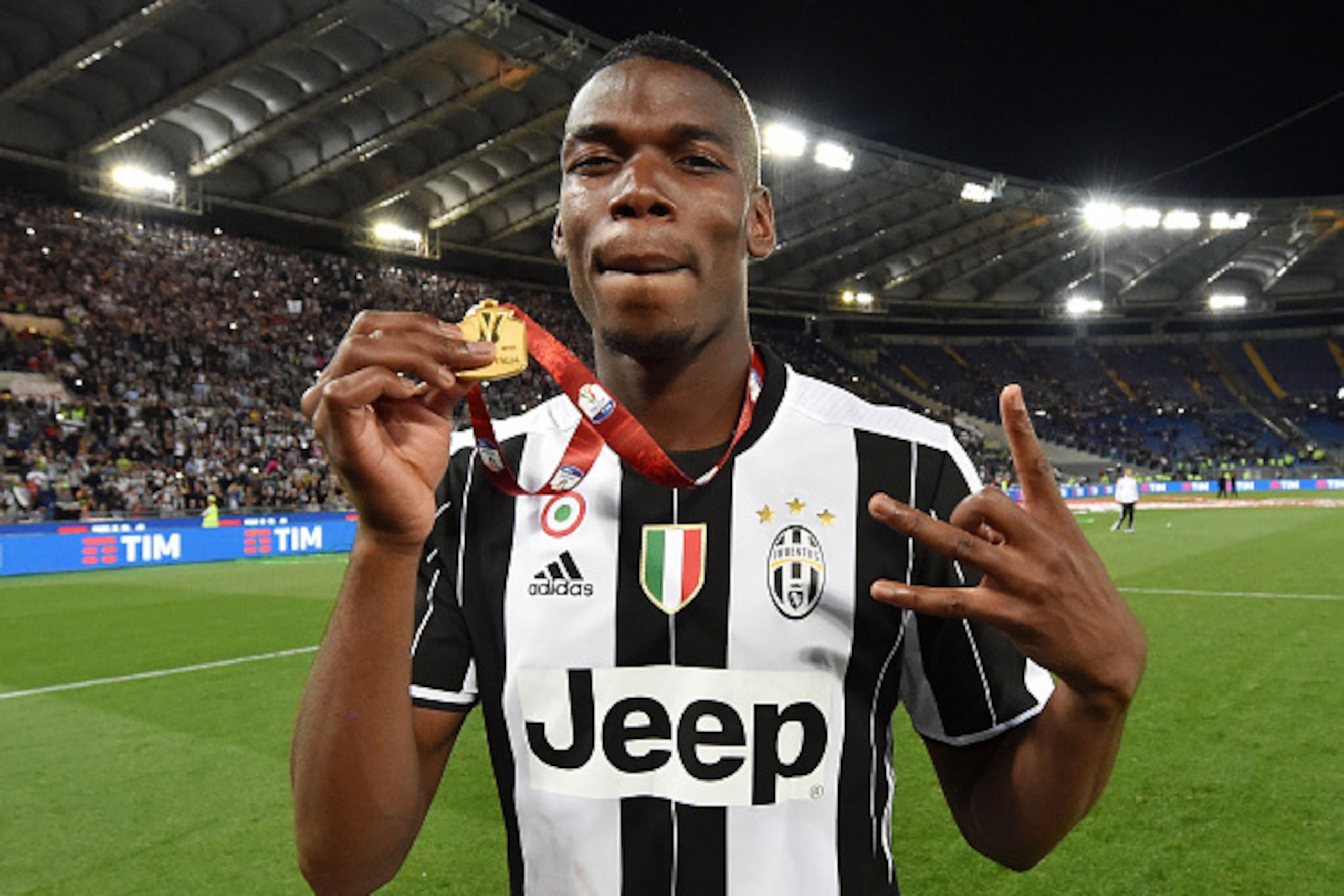 ROME, ITALY - MAY 21:  Paul Pogba of Juventus FC celebrates the victory after the TIM Cup match between AC Milan and Juventus FC at Stadio Olimpico on May 21, 2016 in Rome, Italy.  (Photo by Giuseppe Bellini/Getty Images)