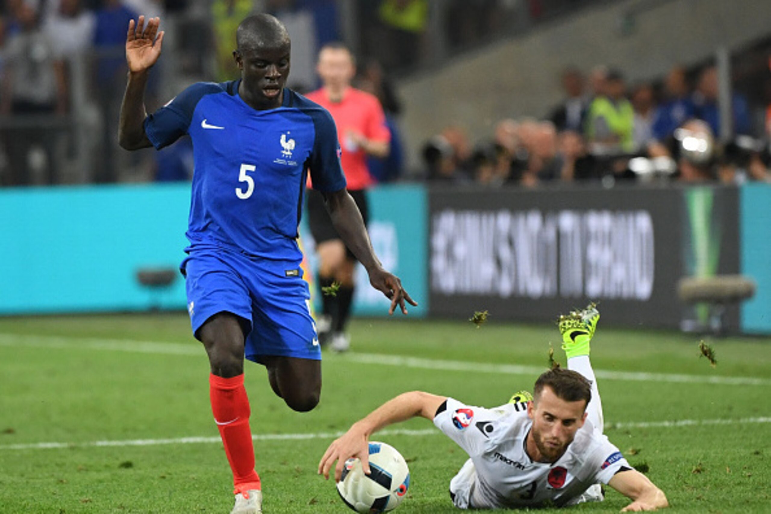 France's midfielder N'Golo Kante (L) and Albania's midfielder Ermir Lenjani vie for the ball during the Euro 2016 group A football match between France and Albania at the Velodrome stadium in Marseille on June 15, 2016. / AFP / BORIS HORVAT (Photo France's midfielder N'Golo Kante (L) and Albania's midfielder Ermir Lenjani vie for the ball during the Euro 2016 group A football match between France and Albania at the Velodrome stadium in Marseille on June 15, 2016. / AFP / BORIS HORVAT (Photo