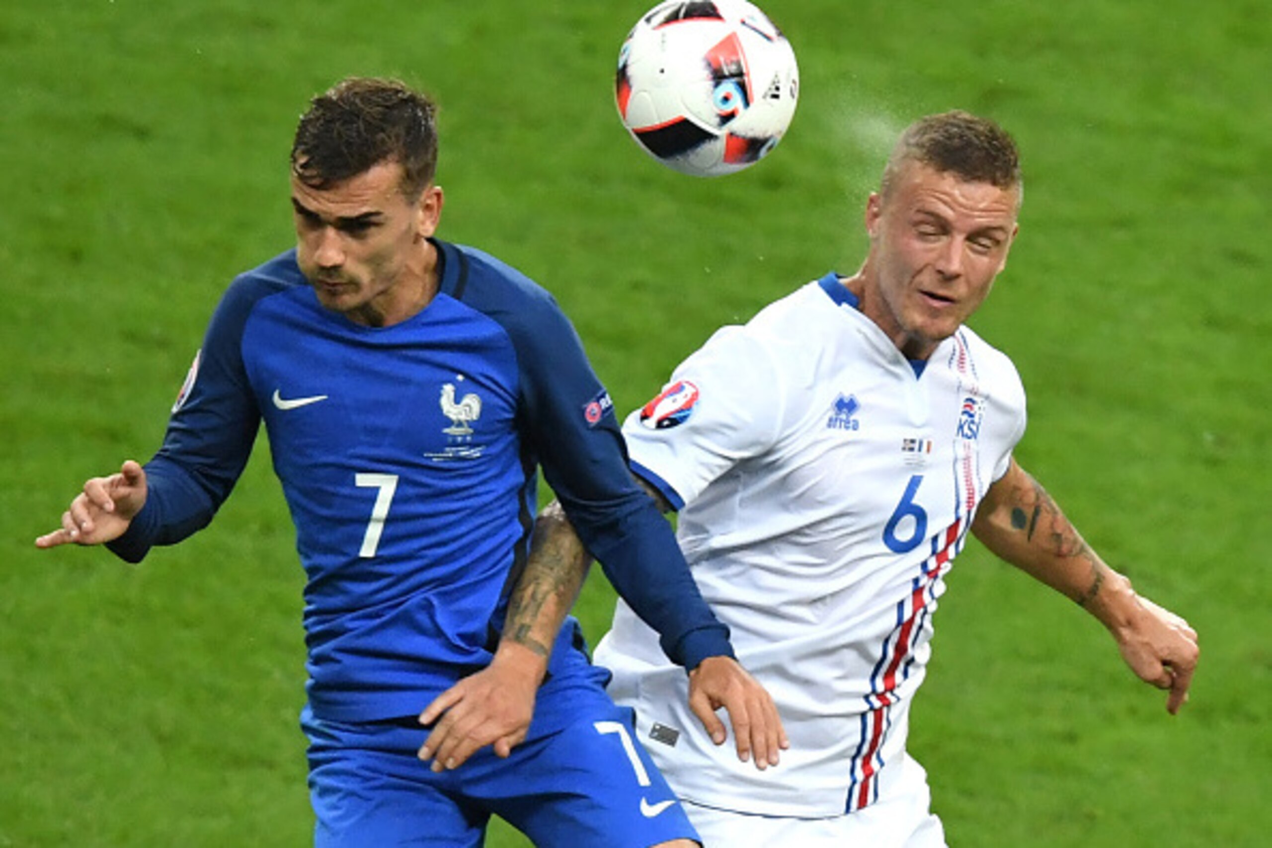 France's forward Antoine Griezmann (L) jumps for the ball with Iceland's defender Ragnar Sigurdsson during the Euro 2016 quarter-final football match between France and Iceland at the Stade de France in Saint-Denis, near Paris, on July 3, 2016.
/ AFP / France's forward Antoine Griezmann (L) jumps for the ball with Iceland's defender Ragnar Sigurdsson during the Euro 2016 quarter-final football match between France and Iceland at the Stade de France in Saint-Denis, near Paris, on July 3, 2016.
/ AFP /