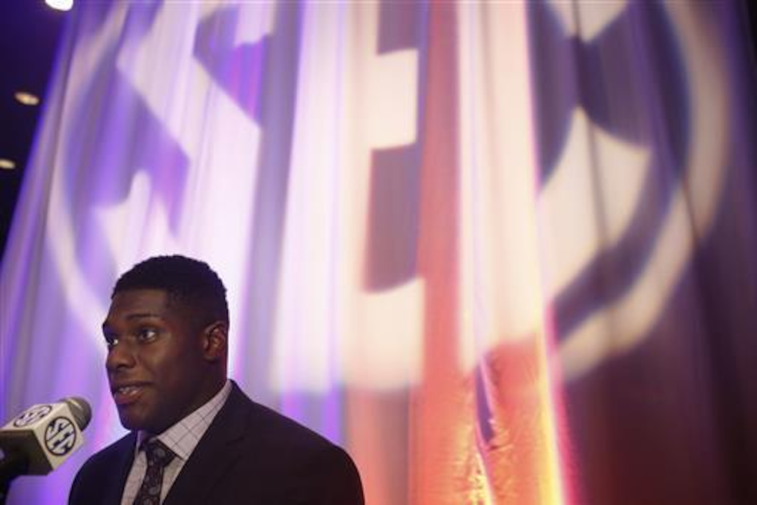 Auburn DE Carl Lawson