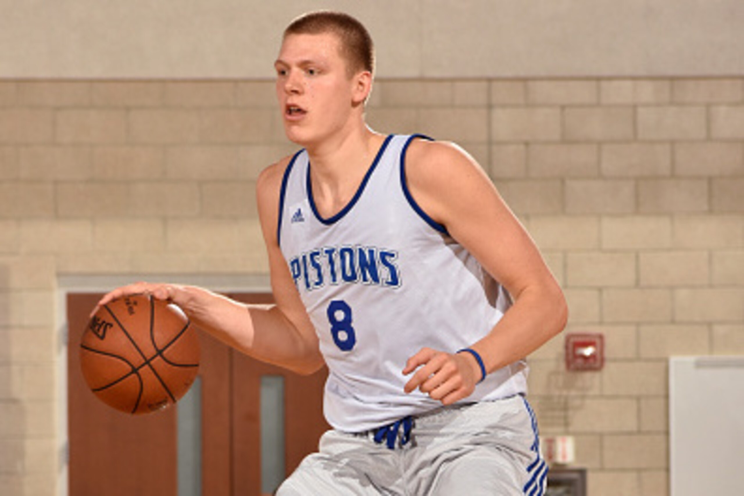 ORLANDO, FL - JULY 8:  Henry Ellenson #8 of the Detroit Pistons dribbles the ball against the Orlando Magic White during the Orlando Summer League Championship Game on July 8, 2016 at Amway Center in Orlando, Florida. NOTE TO USER: User expressly acknowle