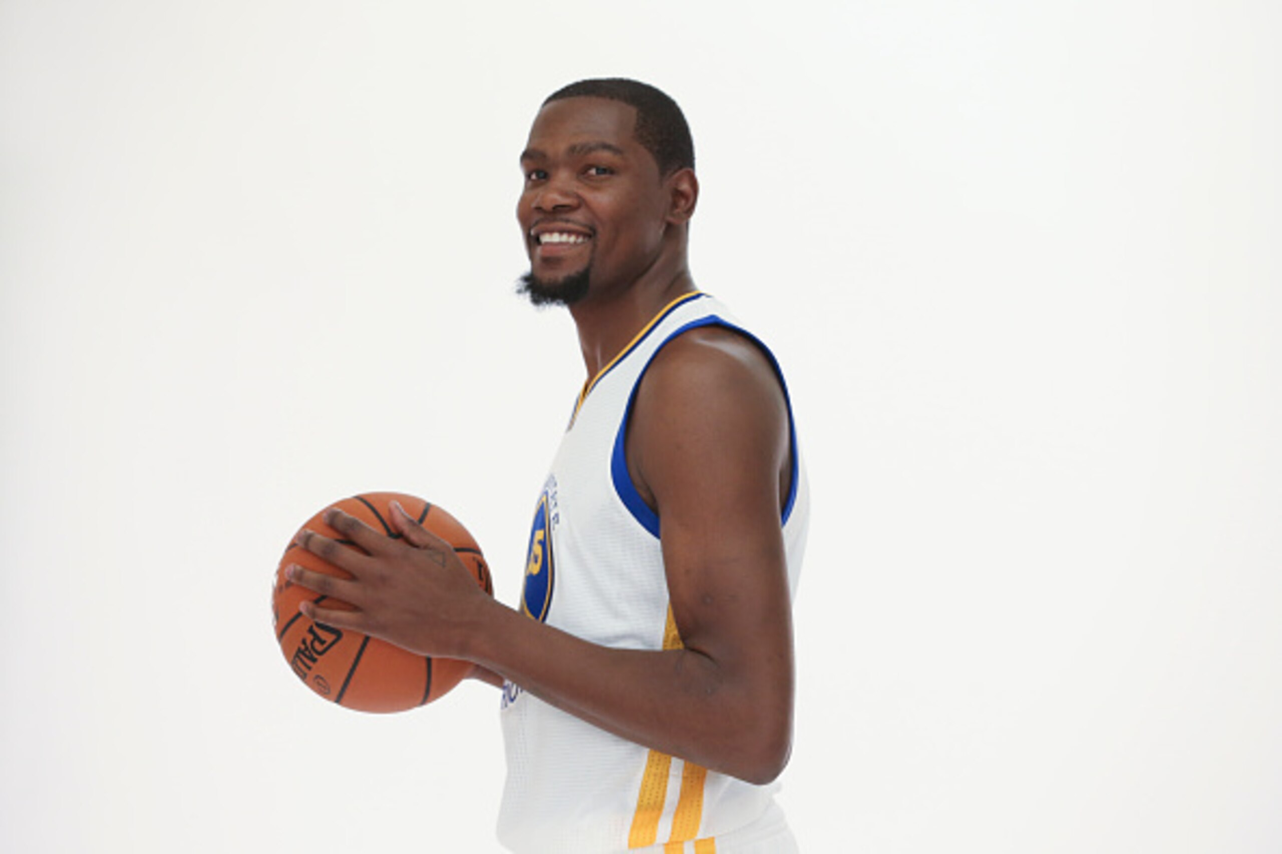 OAKLAND, CA - JULY 7: Kevin Durant #35 of the Golden State Warriors poses for a portrait on July 7, 2016 in Oakland, California. NOTE TO USER: User expressly acknowledges and agrees that, by downloading and or using this photograph, user is consenting to OAKLAND, CA - JULY 7: Kevin Durant #35 of the Golden State Warriors poses for a portrait on July 7, 2016 in Oakland, California. NOTE TO USER: User expressly acknowledges and agrees that, by downloading and or using this photograph, user is consenting to
