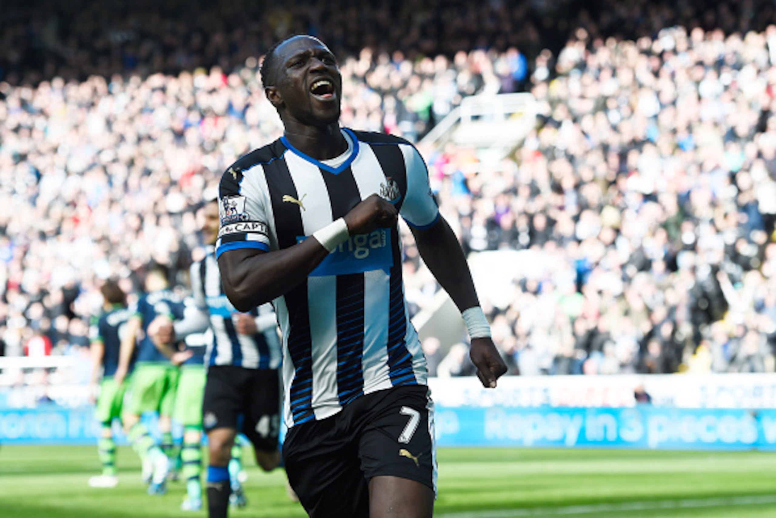 NEWCASTLE UPON TYNE, ENGLAND - APRIL 16:  Moussa Sissoko of Newcastle United celebrates scoring his sides second goal during the Barclays Premier League match between Newcastle United and Swansea City at St James' Park on April 16, 2016 in Newcastle, Engl
