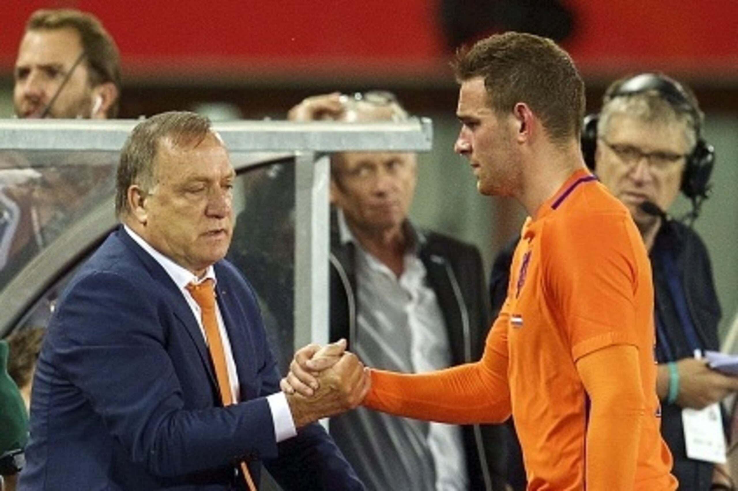 (L-R) assistant trainer Dick Advocaat of Holland, Vincent Janssen of Holland during the friendly match between Austria and Netherlands on June 4, 2016 at the Ernst Happel stadium in Wien, Austria.(Photo by VI Images via Getty Images)
