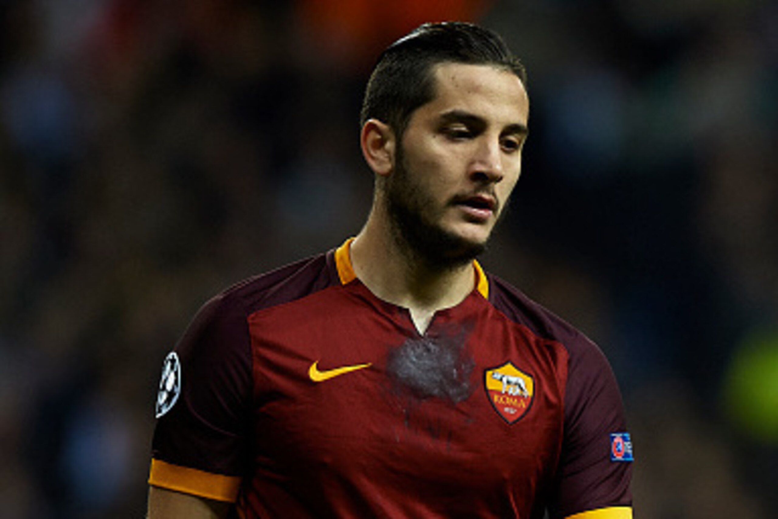 MADRID, SPAIN - MARCH 08: Konstantinos Manolas of Roma looks on during the UEFA Champions League Round of 16 Second Leg match between Real Madrid CF and AS Roma at Estadio Santiago Bernabeu on March 8, 2016 in Madrid, Spain. (Photo by Manuel Queimadelos MADRID, SPAIN - MARCH 08: Konstantinos Manolas of Roma looks on during the UEFA Champions League Round of 16 Second Leg match between Real Madrid CF and AS Roma at Estadio Santiago Bernabeu on March 8, 2016 in Madrid, Spain. (Photo by Manuel Queimadelos