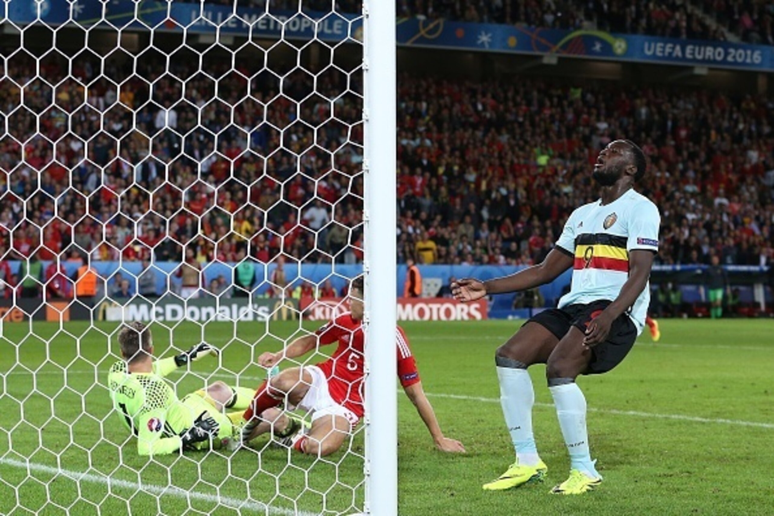 Romelu Lukaku of Belgium disappointed during the UEFA EURO 2016 quarter final match between Wales and Belgium on July 2, 2016 at the Stade Pierre Mauroy in Lille, France.(Photo by VI Images via Getty Images) Romelu Lukaku of Belgium disappointed during the UEFA EURO 2016 quarter final match between Wales and Belgium on July 2, 2016 at the Stade Pierre Mauroy in Lille, France.(Photo by VI Images via Getty Images)