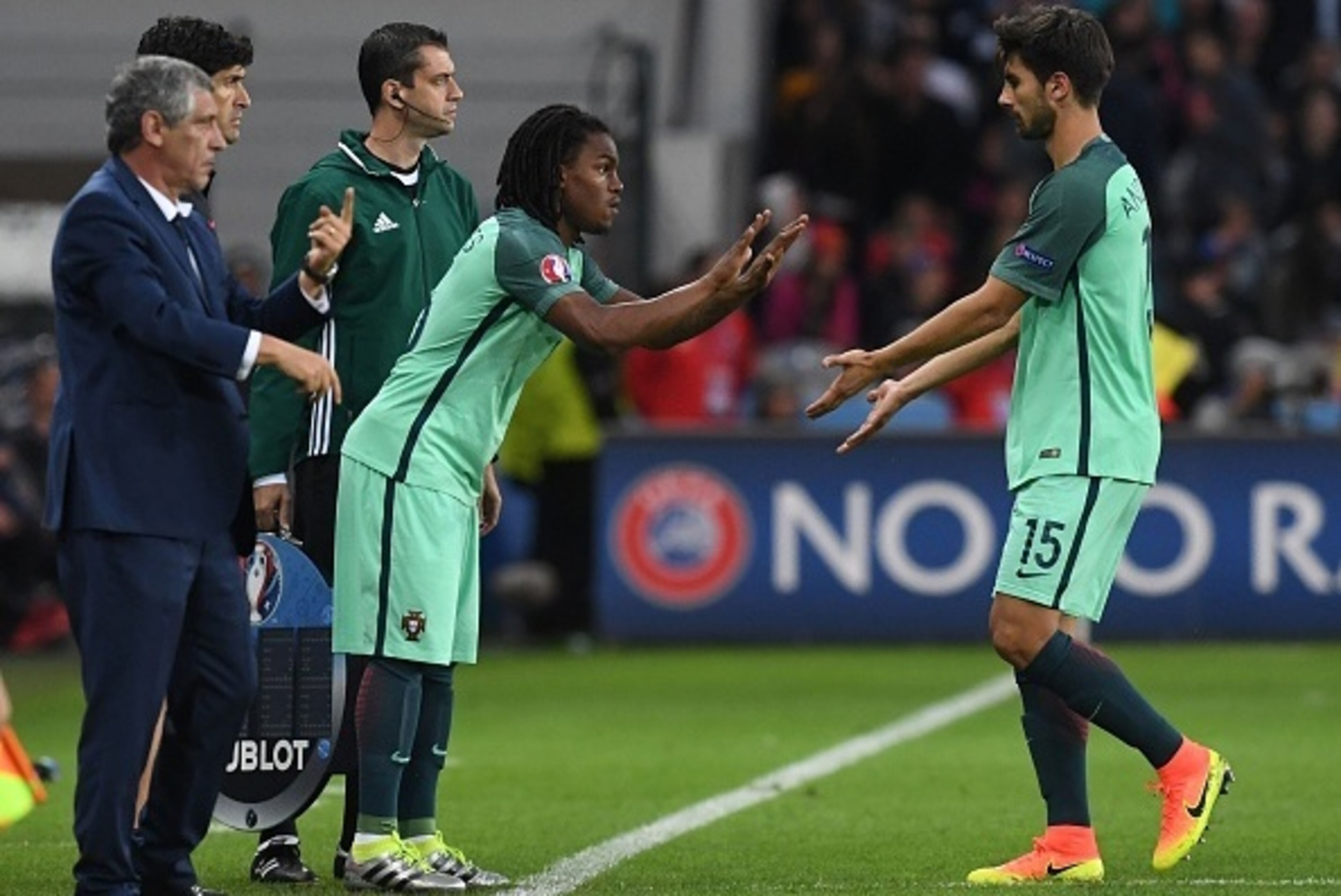 Portugal's midfielder Andre Gomes (R) shakes hands with Portugal's midfielder Renato Sanches before leaving the pitch during the round of sixteen football match Croatia against Portugal of the Euro 2016 football tournament, on June 25, 2016 at the Bollaer