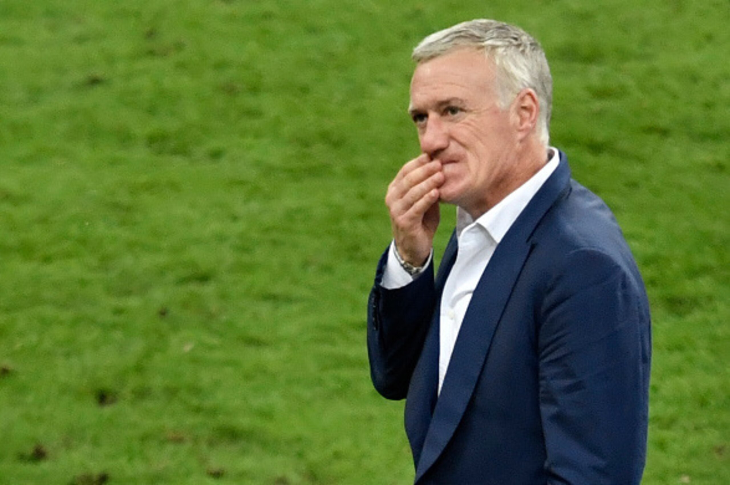 TOPSHOT - France's coach Didier Deschamps reacts after the Euro 2016 final football match between Portugal and France at the Stade de France in Saint-Denis, north of Paris, on July 10, 2016. / AFP / PHILIPPE LOPEZ (Photo credit should read PHILIPPE TOPSHOT - France's coach Didier Deschamps reacts after the Euro 2016 final football match between Portugal and France at the Stade de France in Saint-Denis, north of Paris, on July 10, 2016. / AFP / PHILIPPE LOPEZ (Photo credit should read PHILIPPE