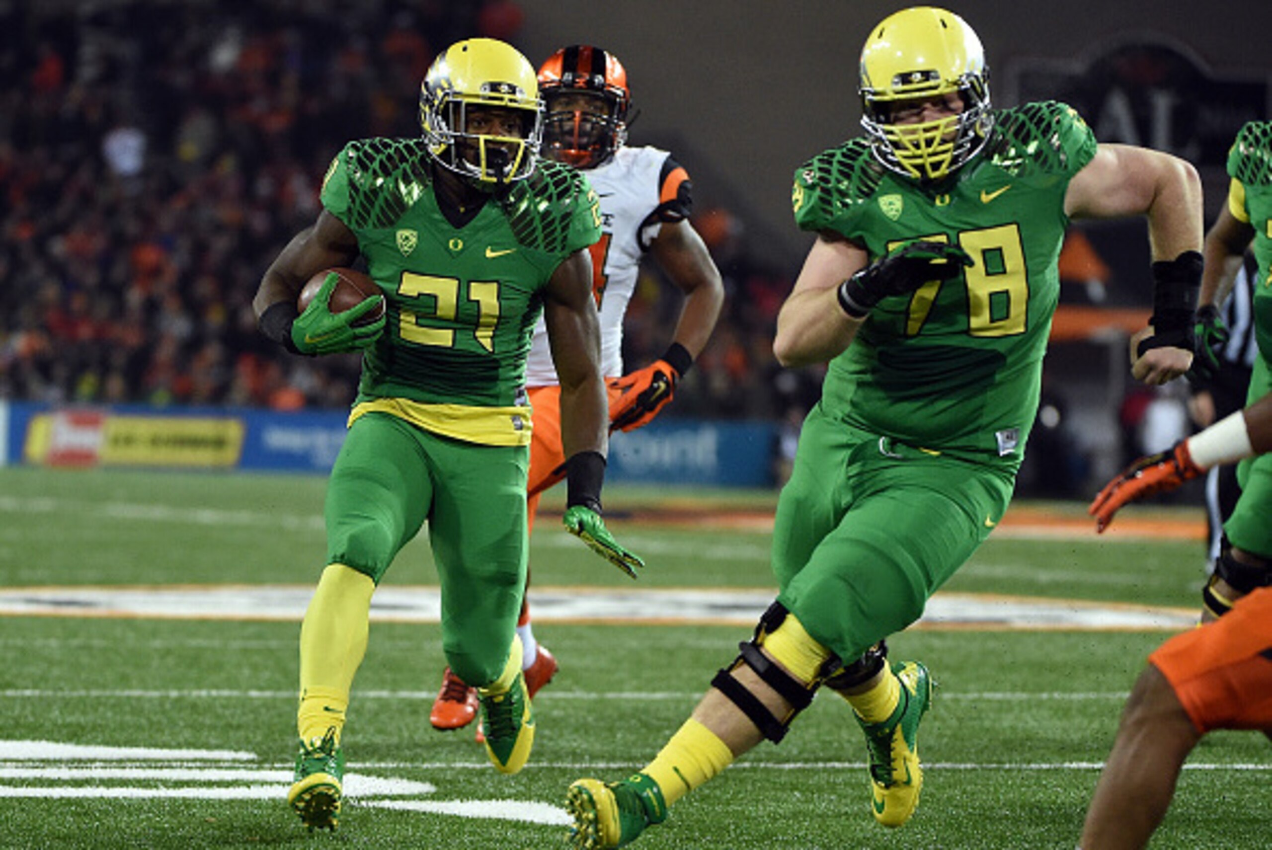 CORVALLIS, OR - NOVEMBER 29: As offensive lineman Cameron Hunt #78 of the Oregon Ducks leads the way, running back Royce Freeman #21 of the Oregon Ducks runs the ball for a touchdown during the second of the game against the Oregon State Beavers at Reser 