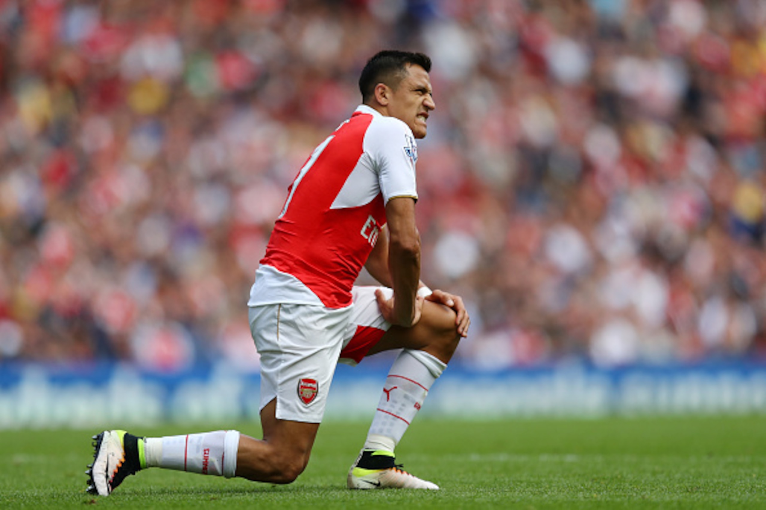 LONDON, UNITED KINGDOM - MAY 15:  Alexis Sanchez of Arsenal reacts during the Barclays Premier League match between Arsenal and Aston Villa at Emirates Stadium on May 15, 2016 in London, England.  (Photo by Julian Finney/Getty Images)