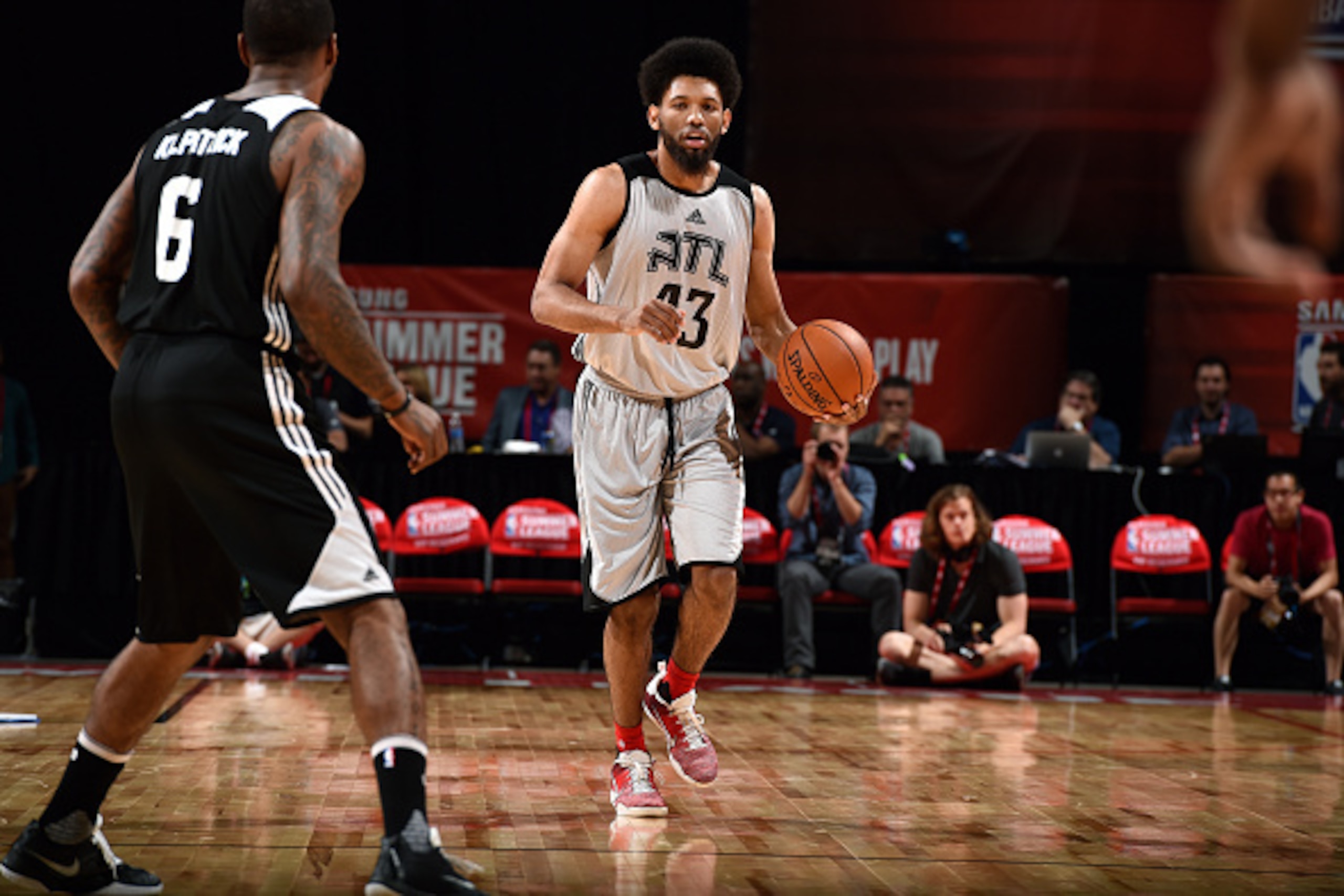 LAS VEGAS, NV - JULY 11: DeAndre Bembry #43 of Atlanta Hawks handles the ball during the game against the Brooklyn Nets during the 2016 Las Vegas Summer League on July 11, 2016 atthe Thomas & Mack Center in Las Vegas, Nevada. NOTE TO USER: User expressly 
