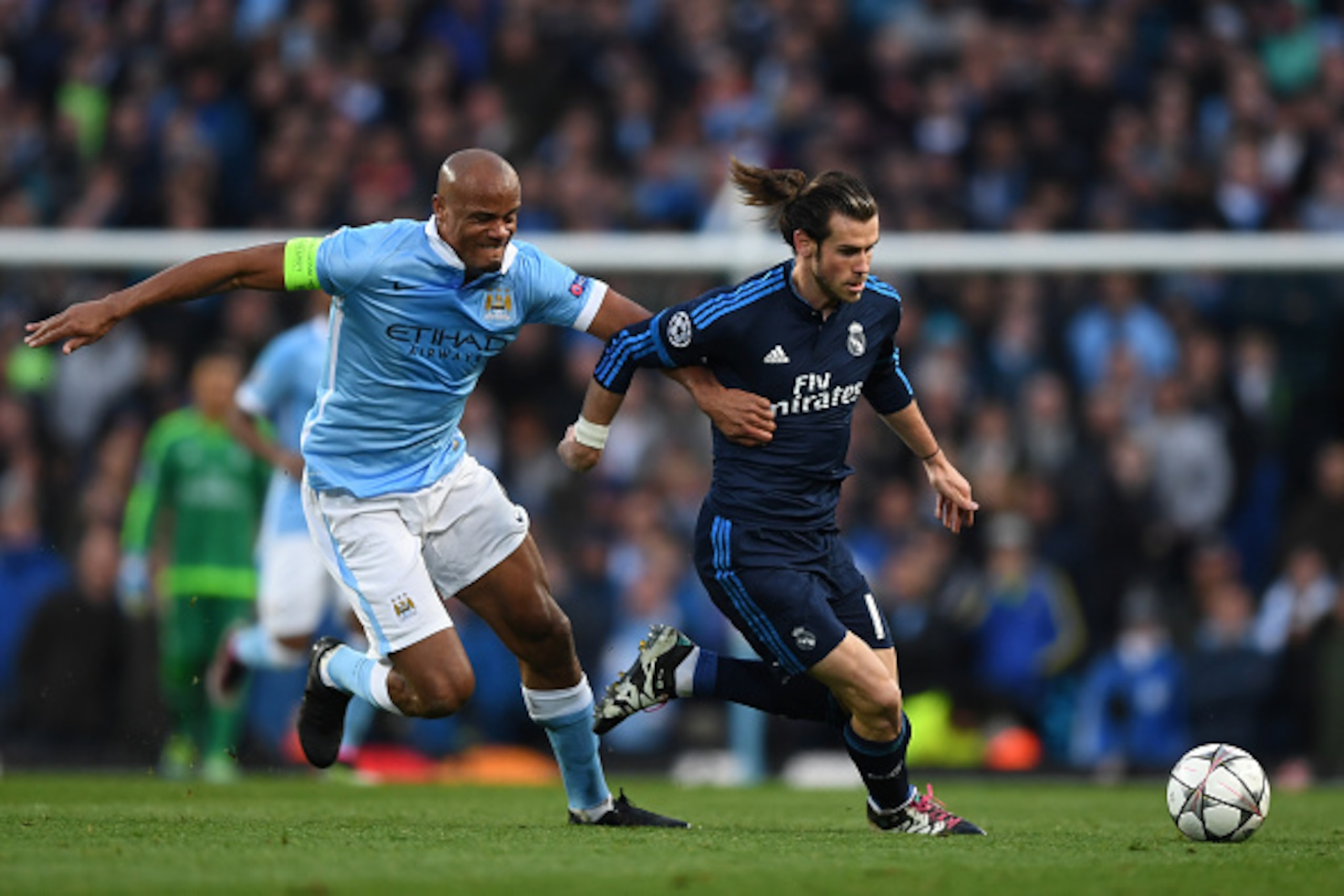 MANCHESTER, ENGLAND - APRIL 26:  Gareth Bale of Real Madrid CF is challenged by Vincent Kompany of Manchester City during the UEFA Champions League Semi Final first leg match between Manchester City FC and Real Madrid at the Etihad Stadium on April 26, 20